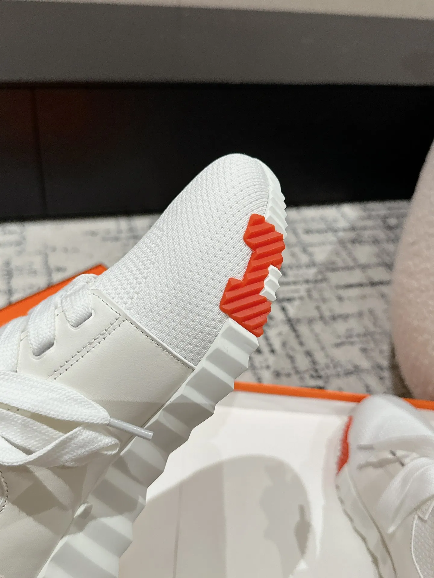 エルメス 白 厚底スニーカー カップルスタイル - 画像 (10)