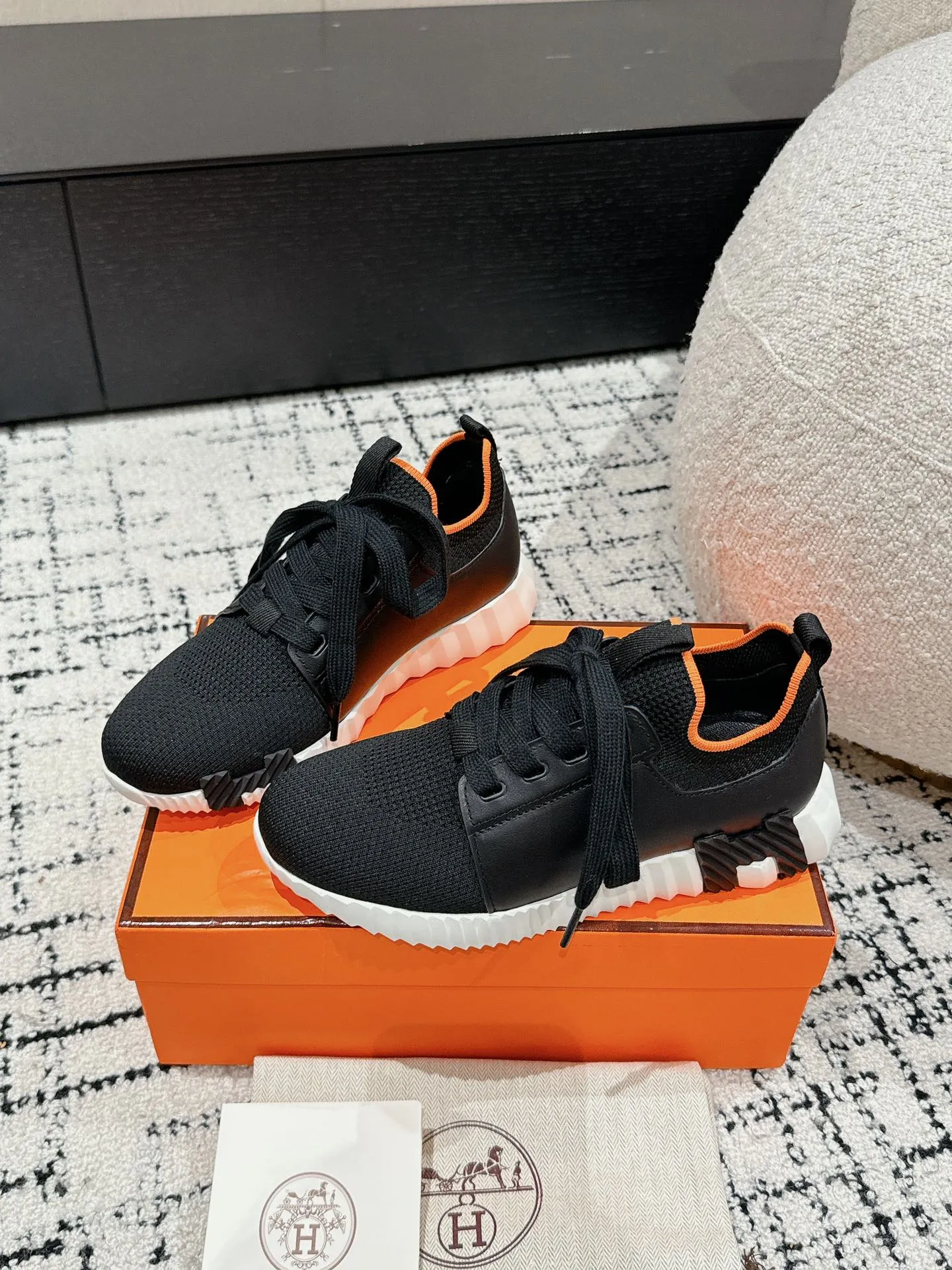 エルメス 厚底スニーカー ブラック カップルスタイル - 画像 (4)