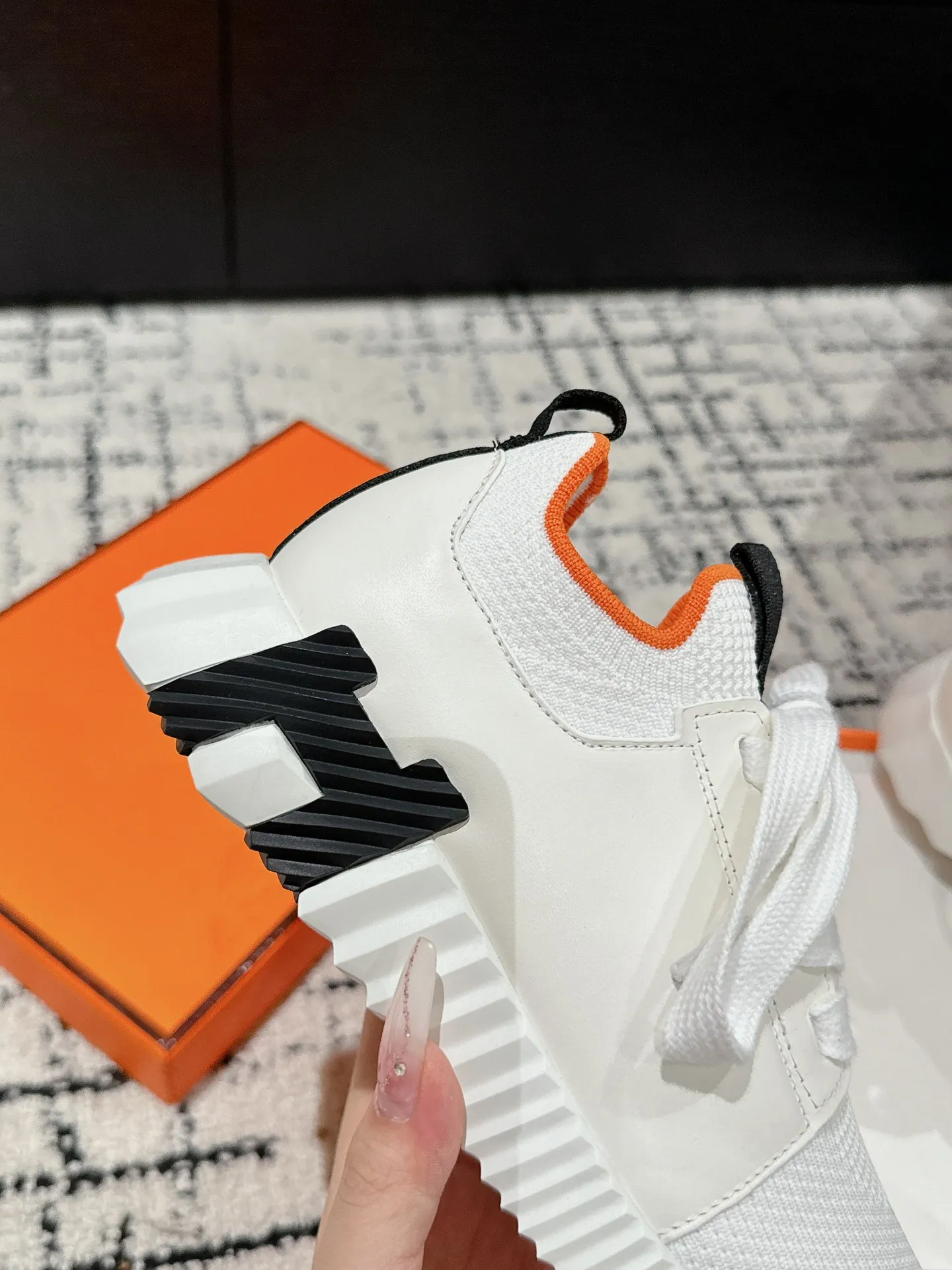 エルメス 厚底スニーカー ホワイト オレンジ 秋冬新作 - 画像 (7)