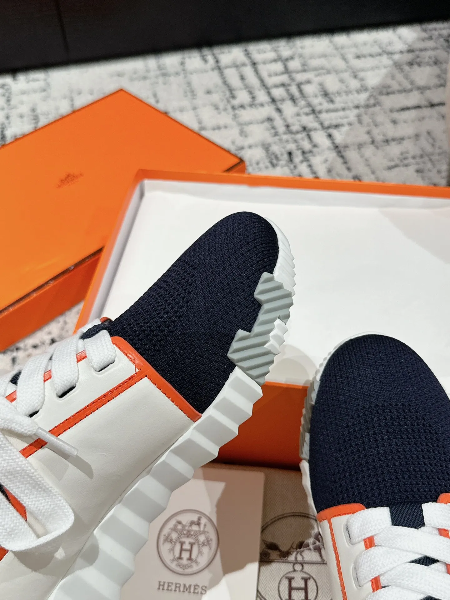 ヘルメス厚底スニーカーオレンジ×ネイビー秋冬新作 - 画像 (7)