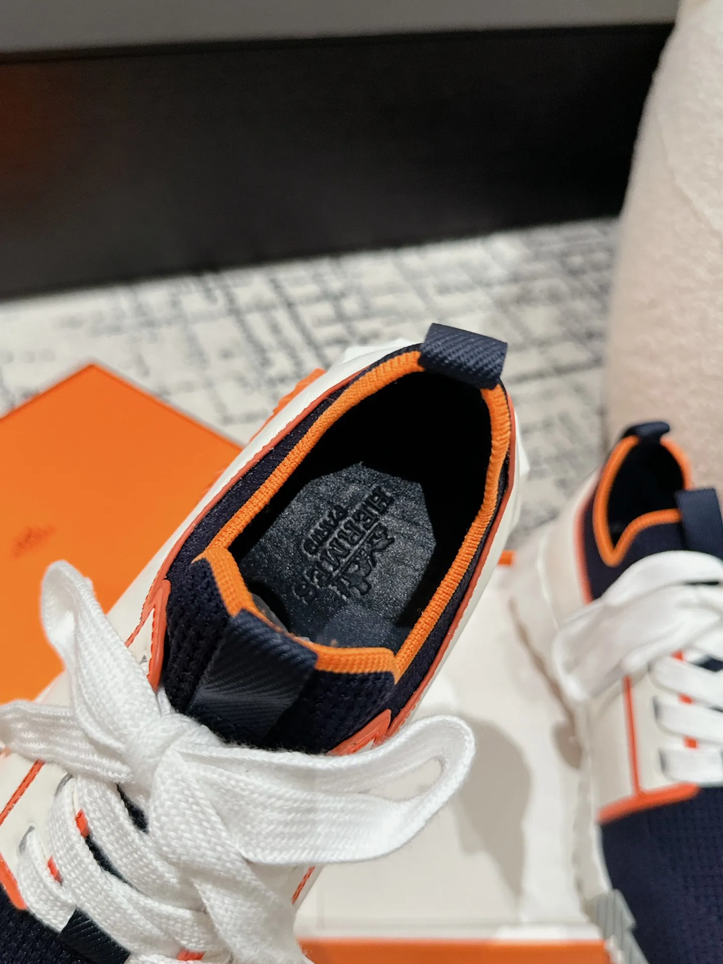 ヘルメス厚底スニーカーオレンジ×ネイビー秋冬新作 - 画像 (9)