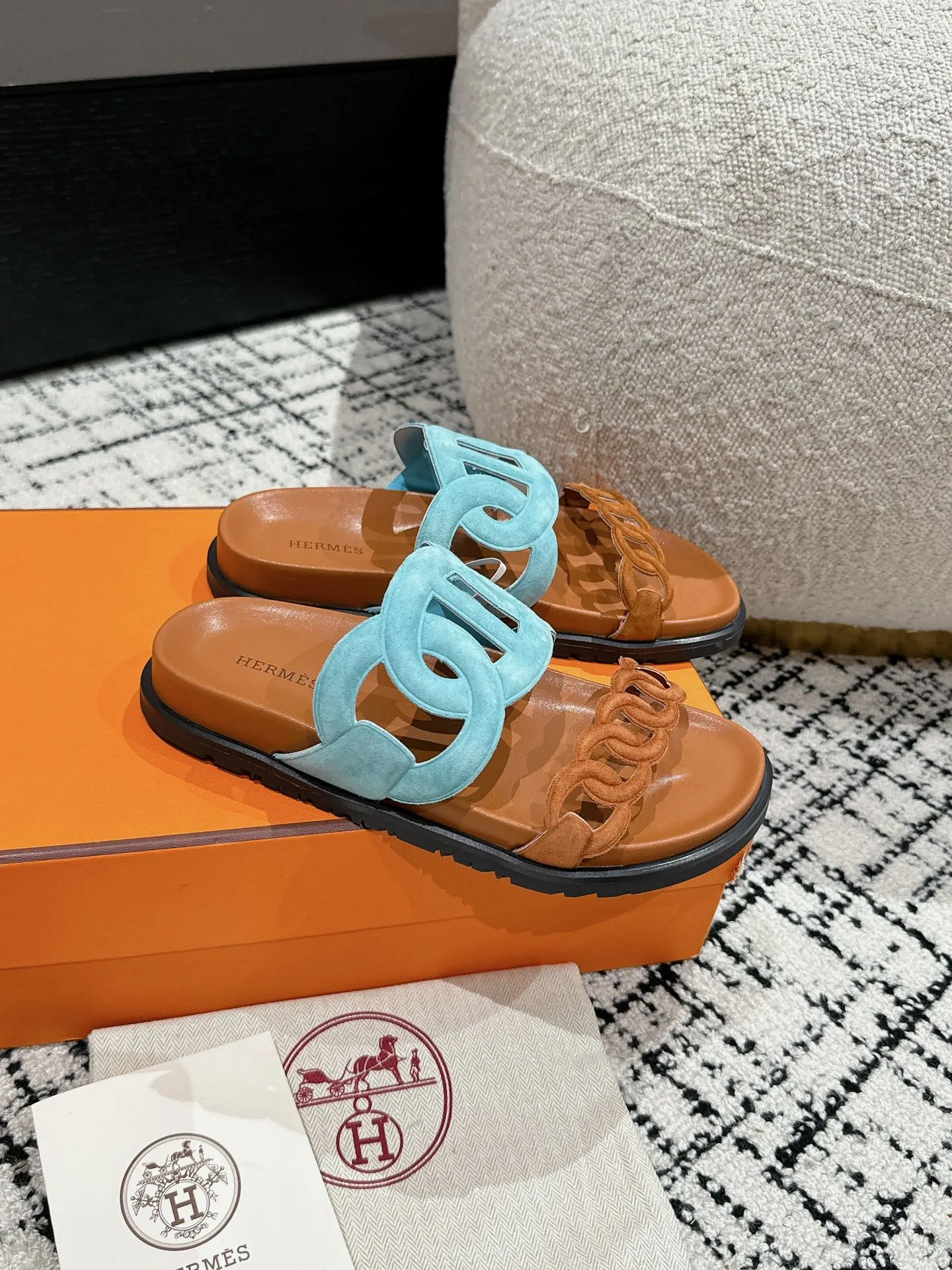 HERMES 新作豚鼻デザインの二舅ミュール ブルー - 画像 (3)