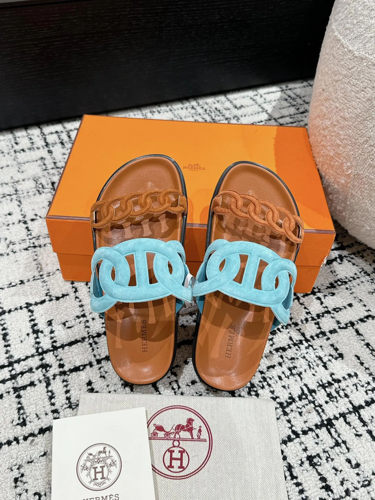 HERMES 新作豚鼻デザインの二舅ミュール ブルー - 画像 (5)