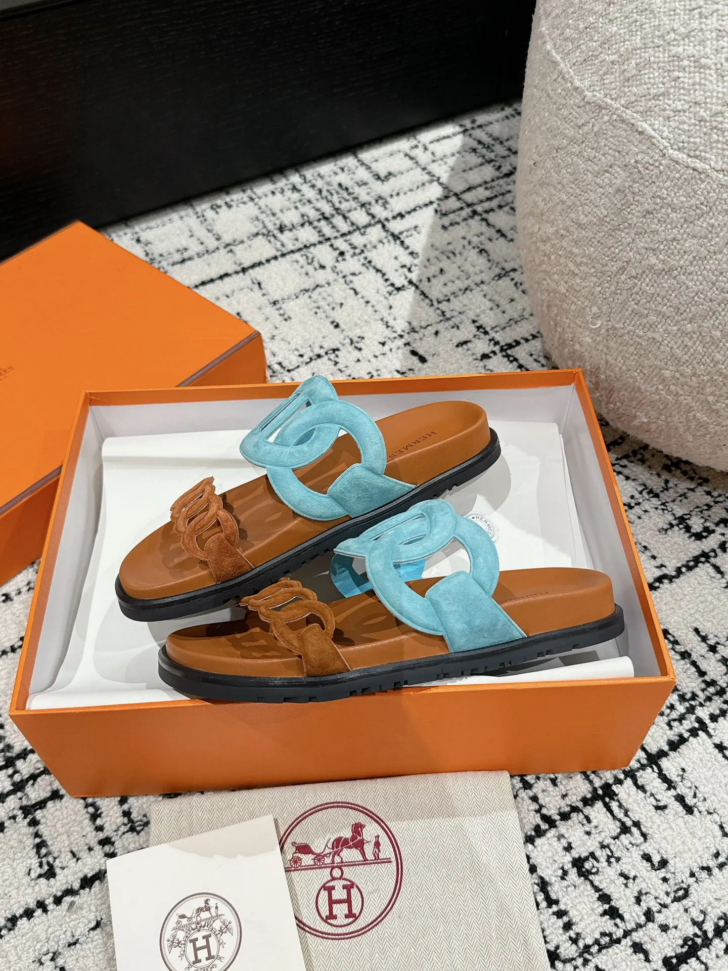 HERMES 新作豚鼻デザインの二舅ミュール ブルー - 画像 (6)