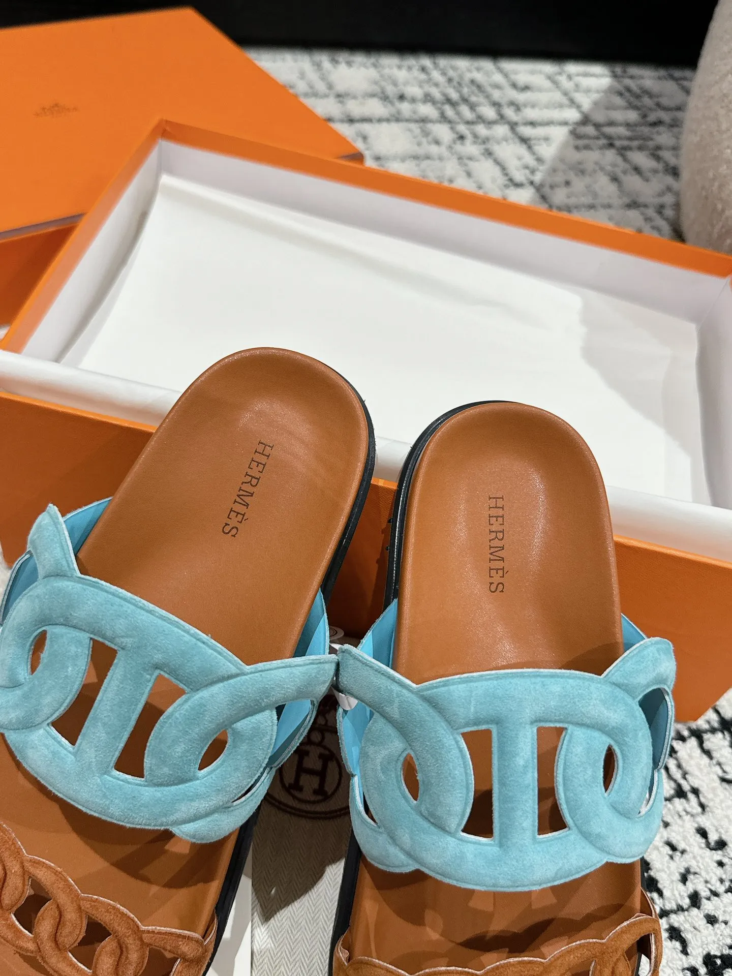 HERMES 新作豚鼻デザインの二舅ミュール ブルー - 画像 (7)