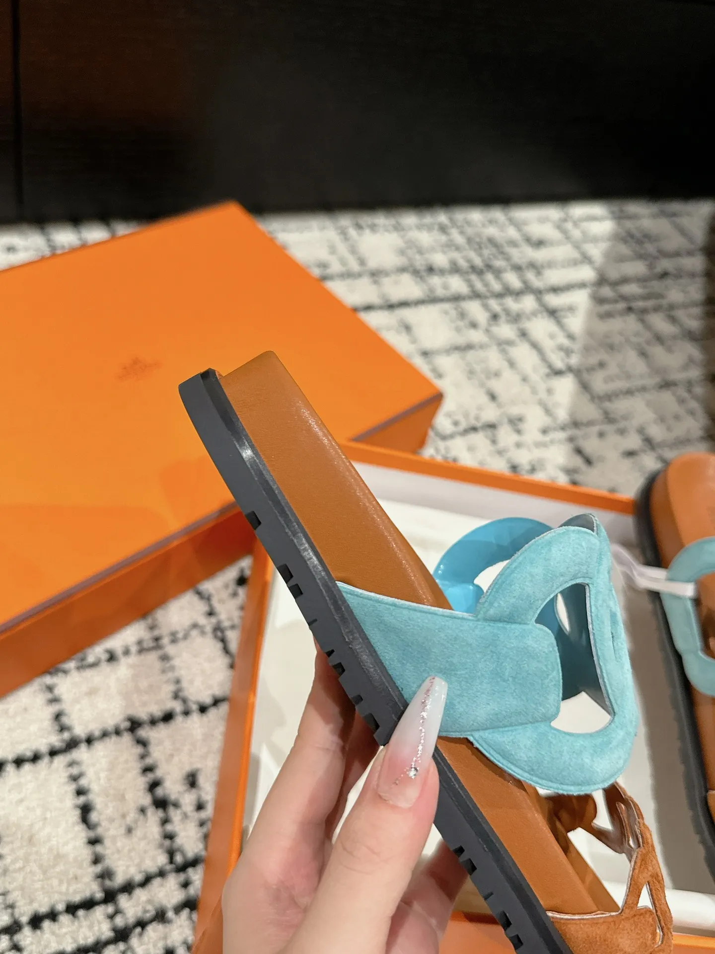 HERMES 新作豚鼻デザインの二舅ミュール ブルー - 画像 (9)