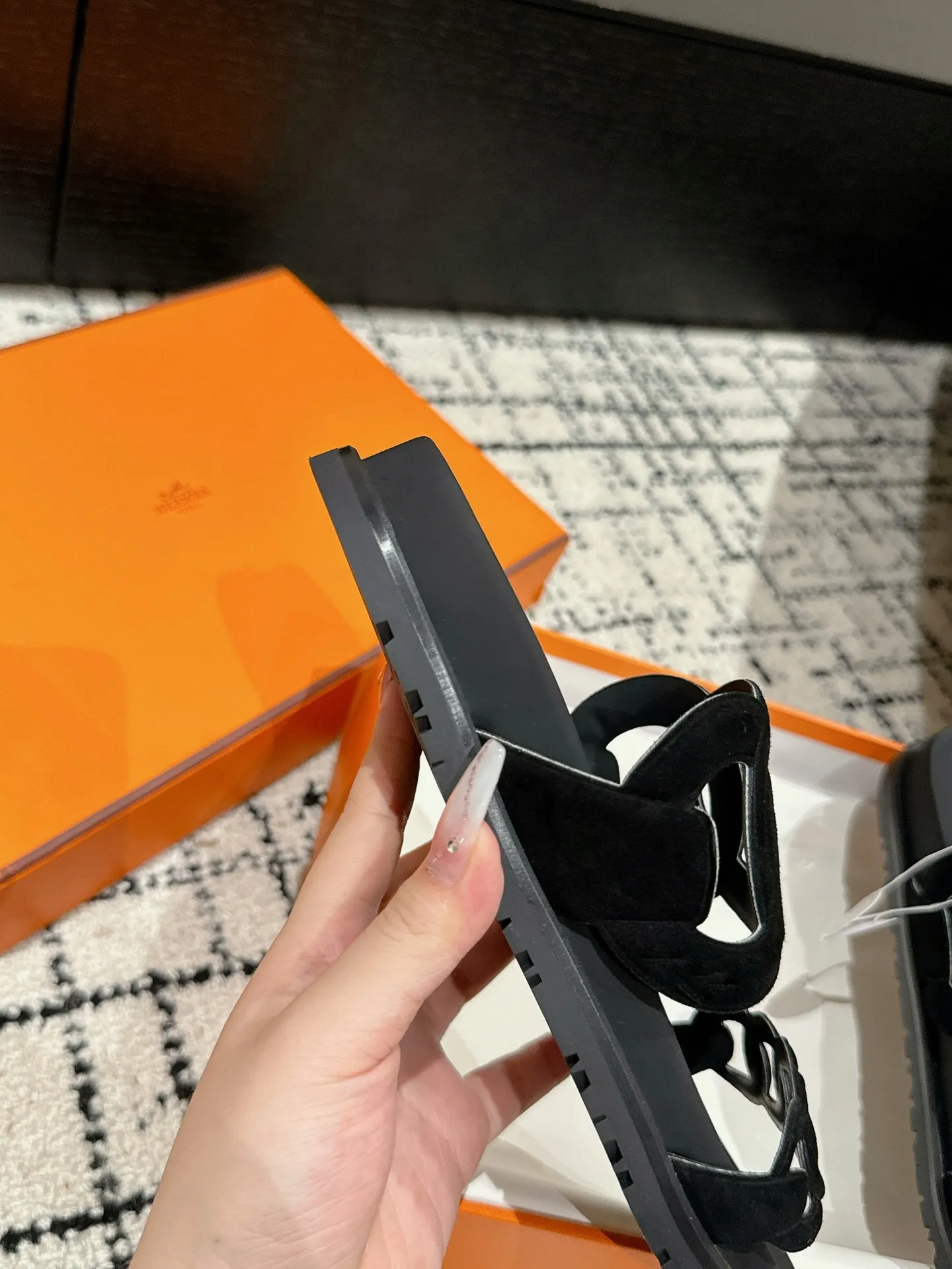 HERMES 新作豚鼻デザインの二舅ミュール ブラック - 画像 (8)