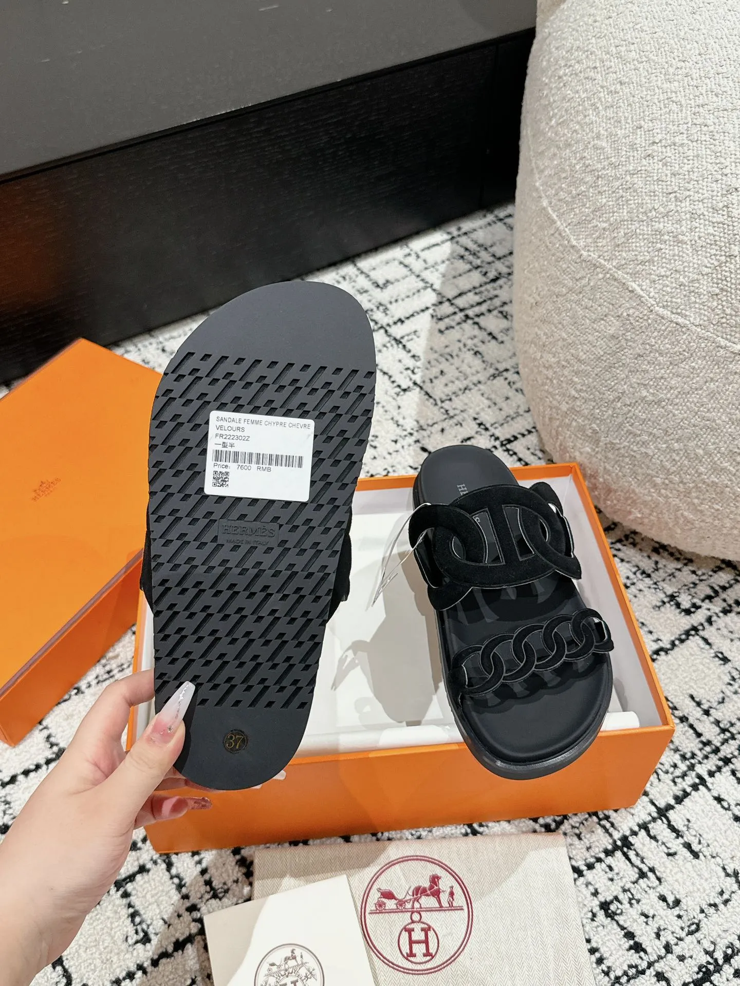 HERMES 新作豚鼻デザインの二舅ミュール ブラック - 画像 (10)