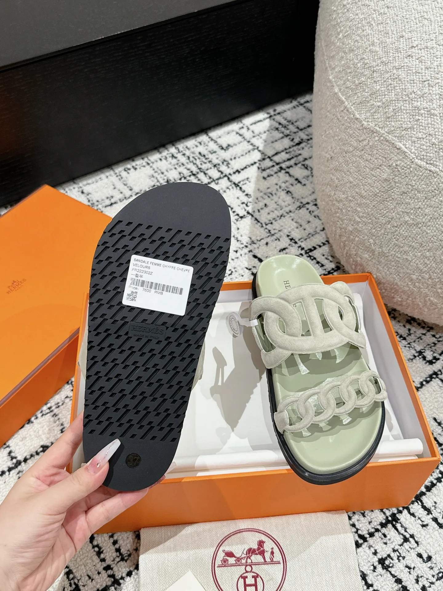 HERMES 新作豚鼻デザインの二舅ミュール ライトグリーン - 画像 (10)