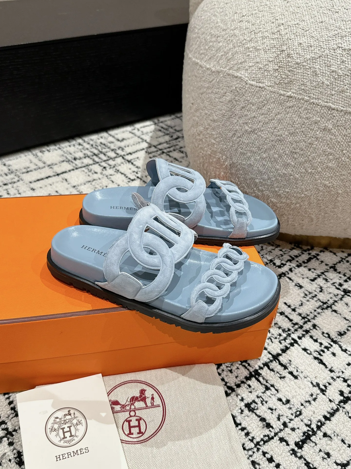 HERMES 新作豚鼻デザインの二舅ミュール ブルー - 画像 (3)