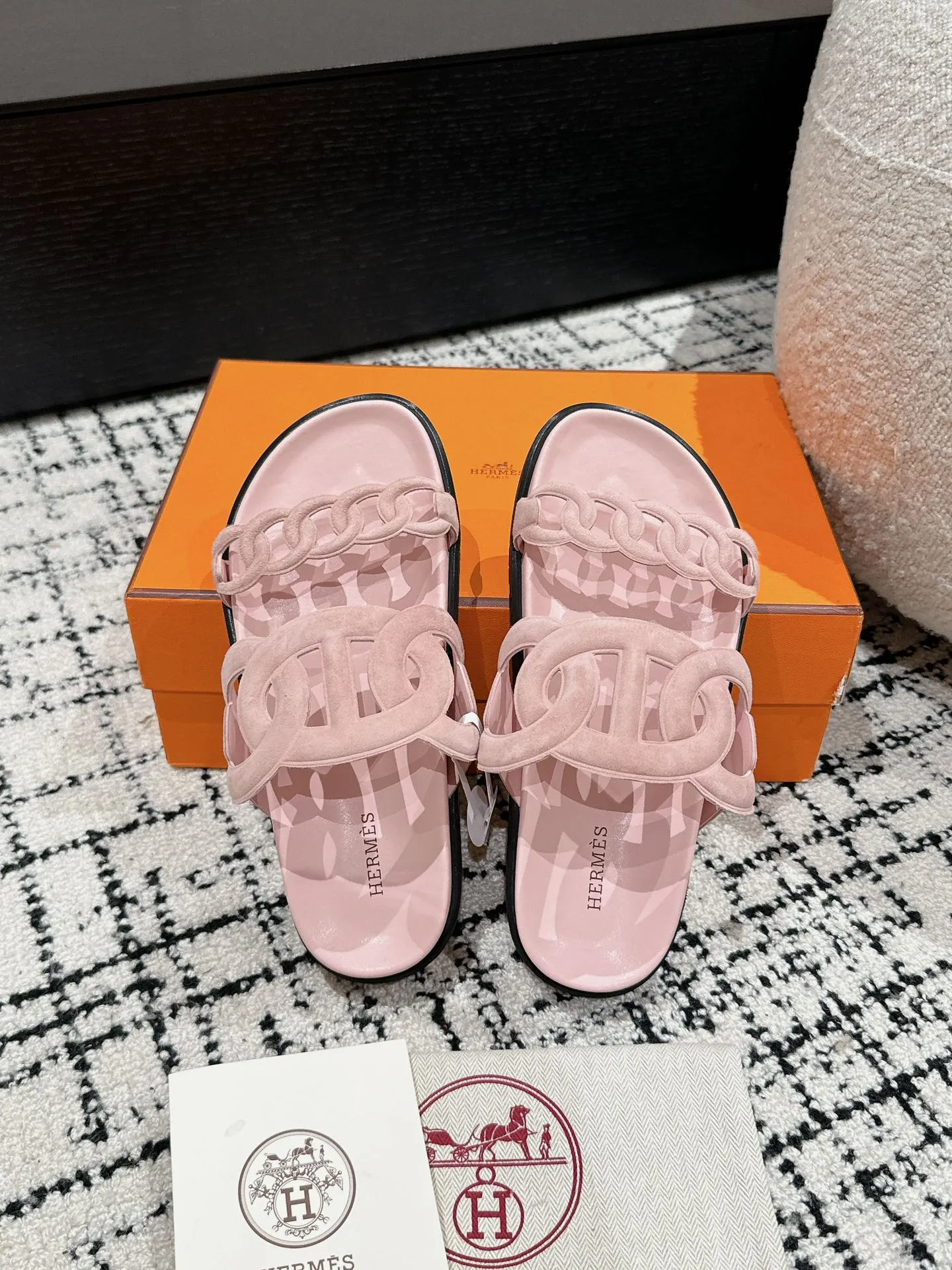 HERMES 新作豚鼻デザインの二舅ミュール ピンク - 画像 (5)