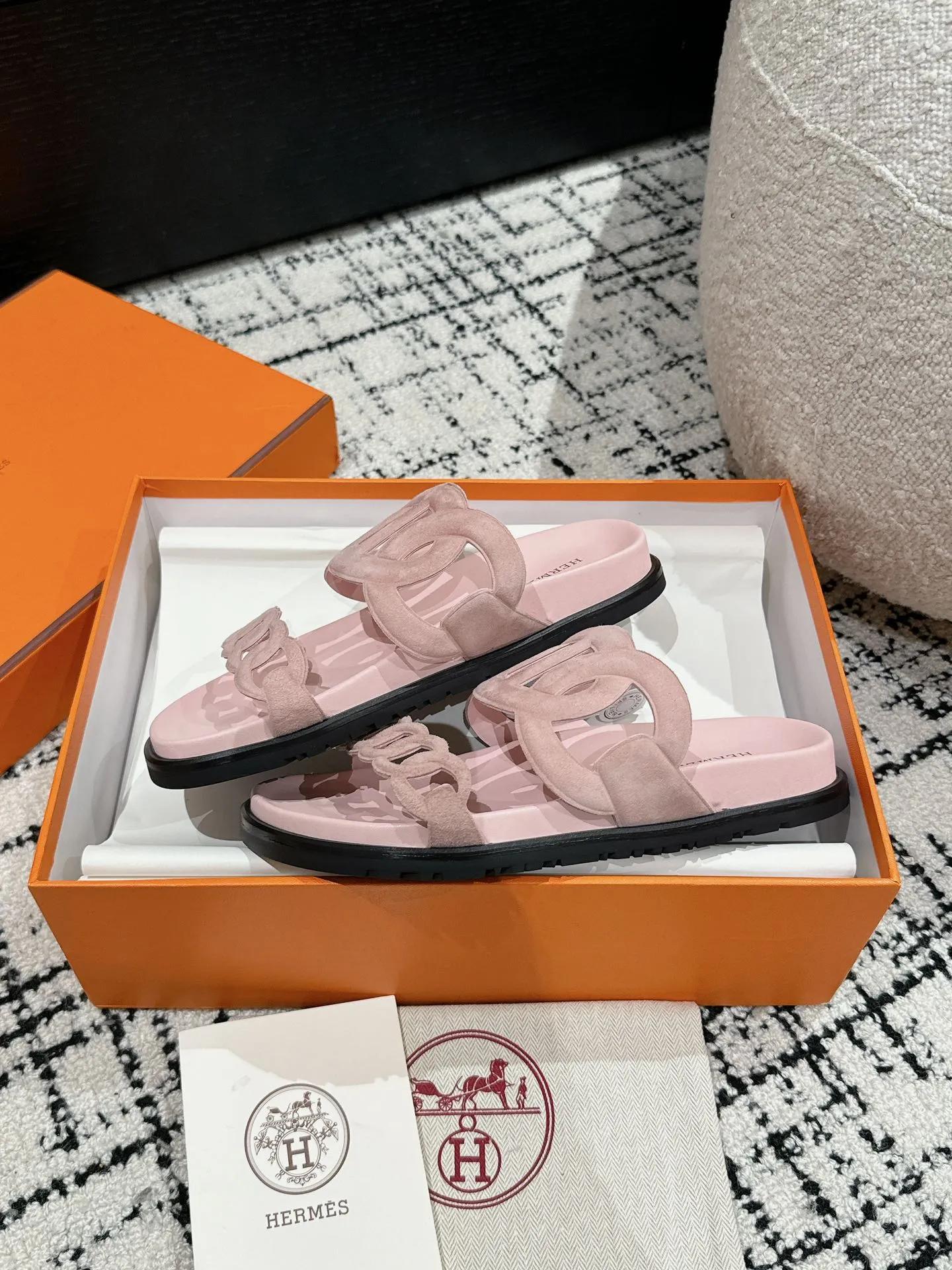 HERMES 新作豚鼻デザインの二舅ミュール ピンク - 画像 (6)