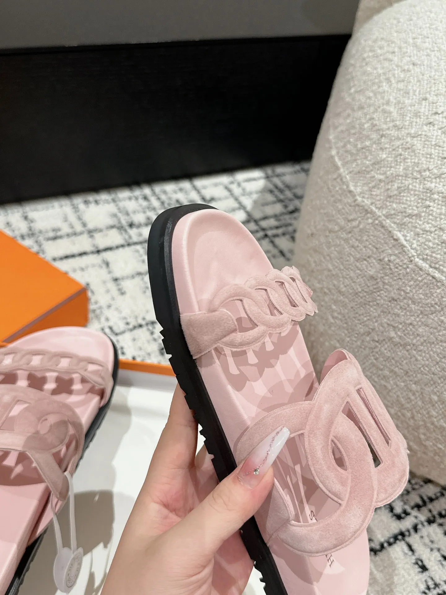 HERMES 新作豚鼻デザインの二舅ミュール ピンク - 画像 (8)