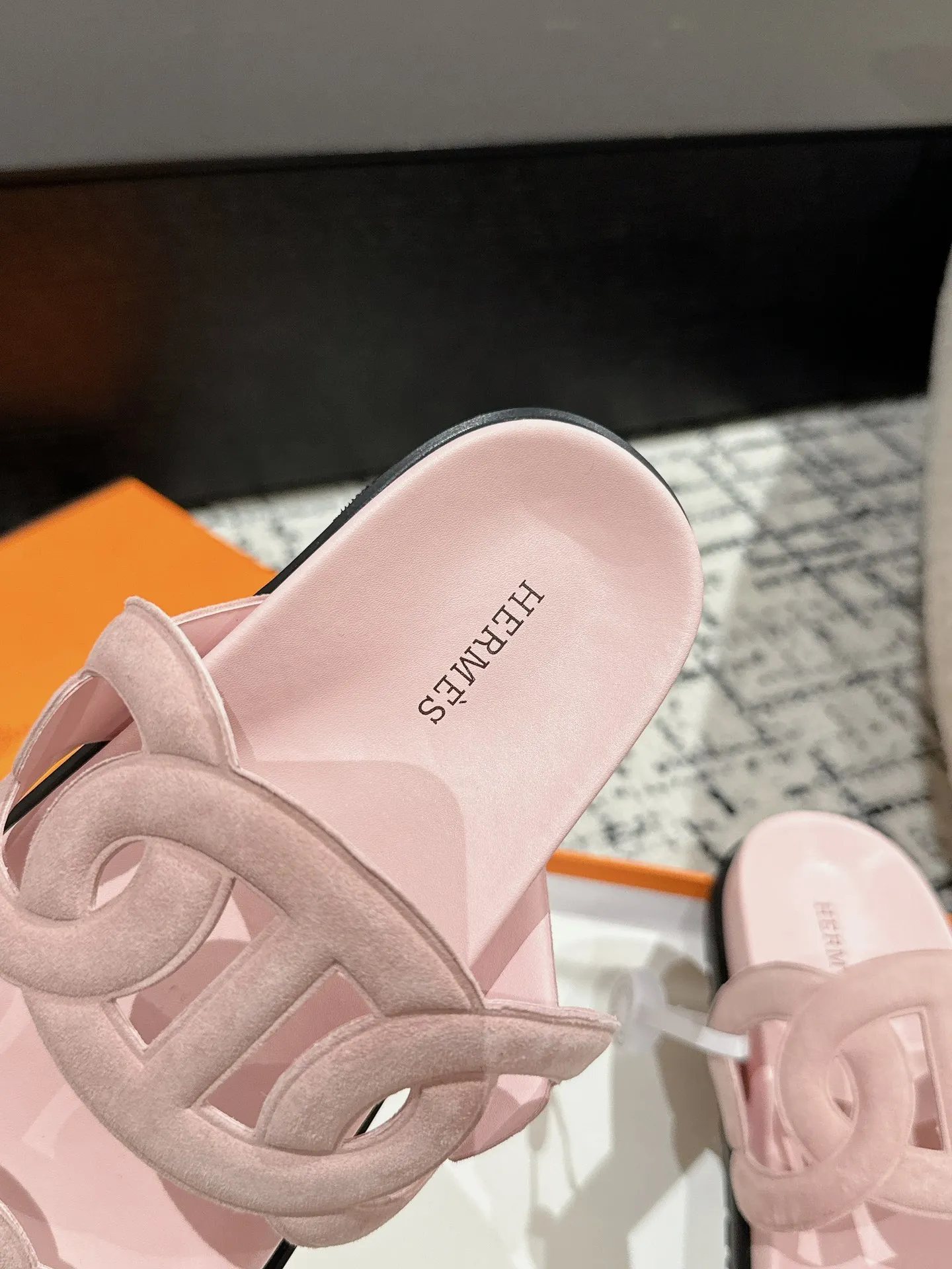 HERMES 新作豚鼻デザインの二舅ミュール ピンク - 画像 (9)