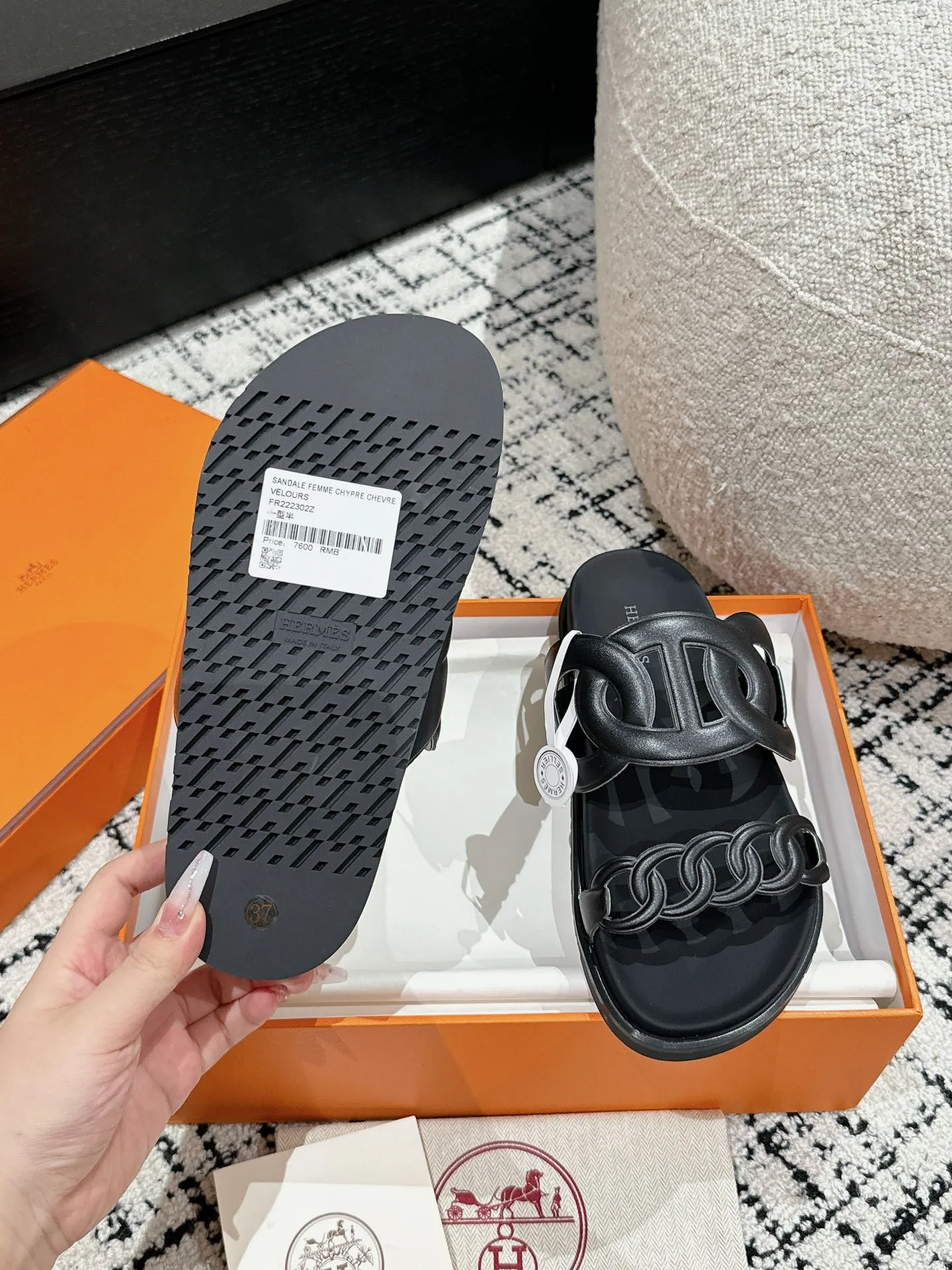 HERMES 新作豚鼻デザインの二舅ミュール ブラック - 画像 (10)