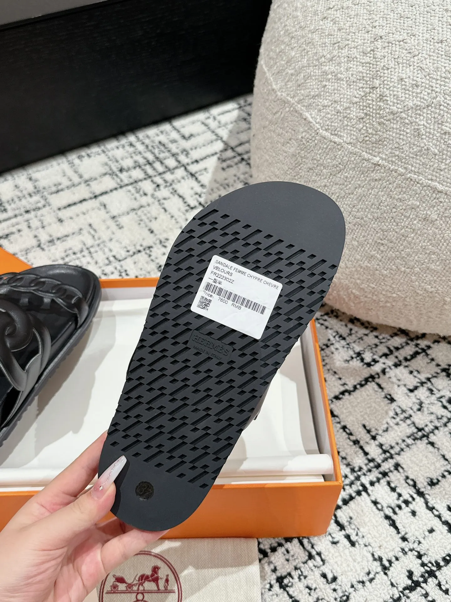 HERMES 愛馬仕 新作豚鼻デザインの二舅ミュール ブラック - 画像 (10)