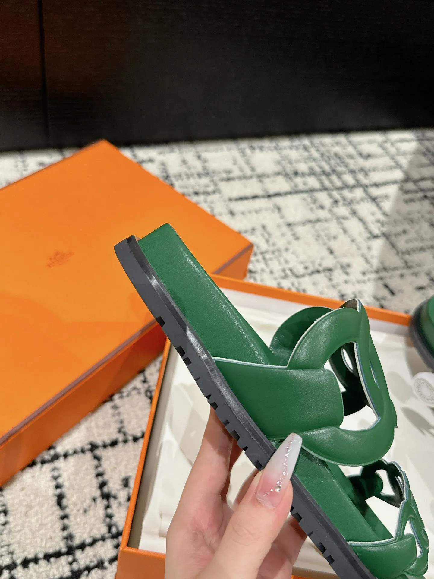 HERMES 新作豚鼻デザインの二舅ミュール 緑 - 画像 (10)