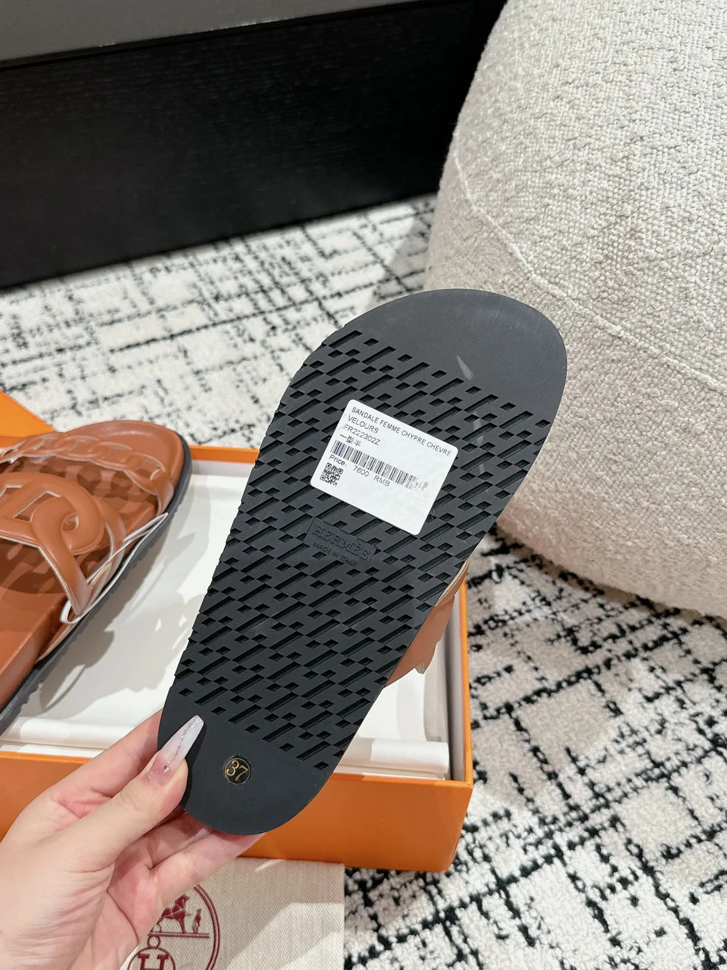 HERMES 新作豚鼻デザインの二舅ミュール 茶色 - 画像 (10)