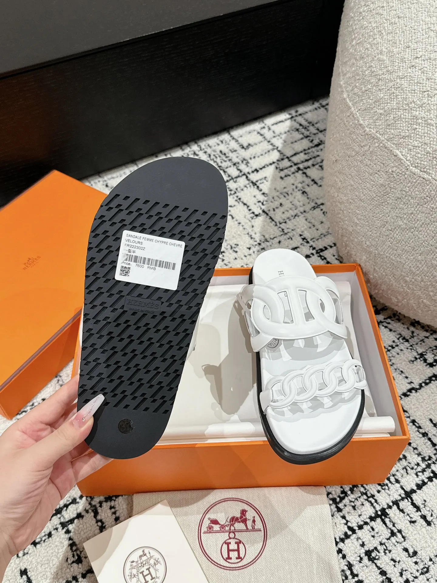 HERMES 新作豚鼻デザインの二舅ミュール ホワイト - 画像 (10)