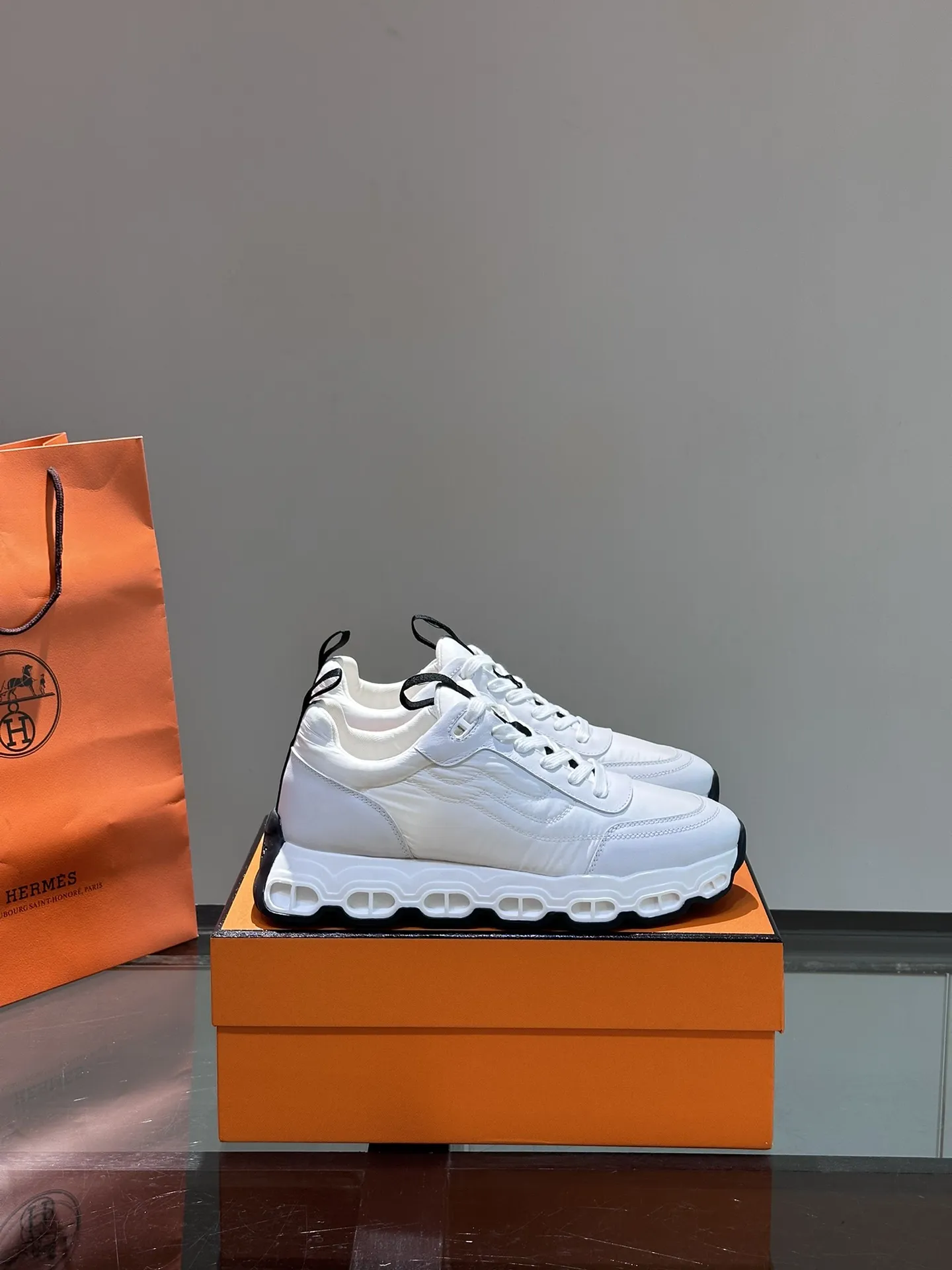 HERMES Hugo 厚底スニーカー ホワイト スタイル