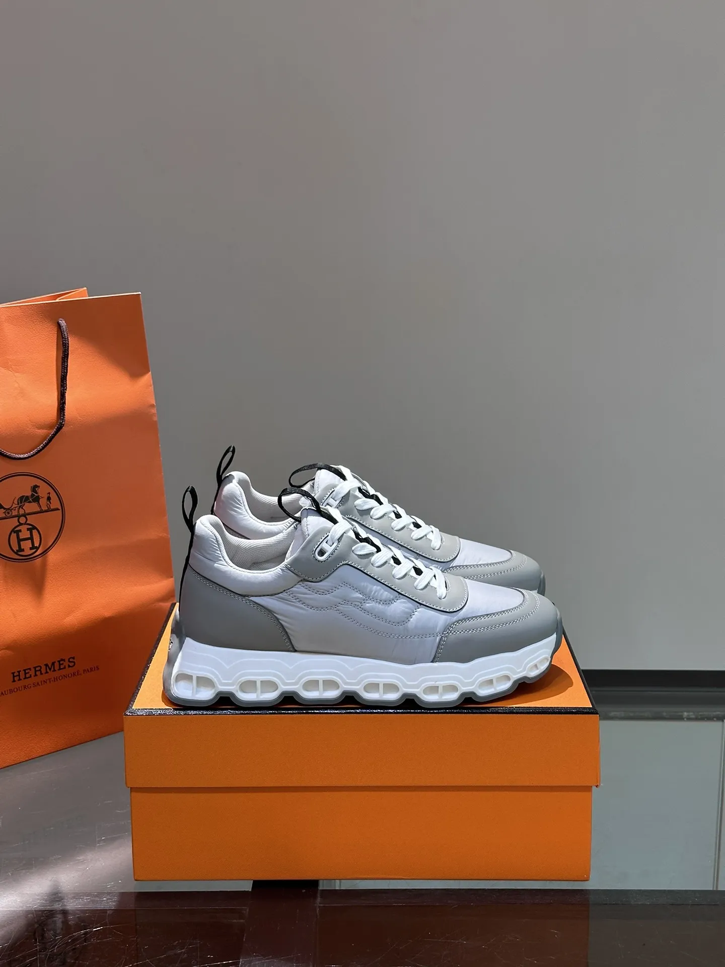 HERMES Hugo 厚底スニーカー グレー カジュアルスタイル