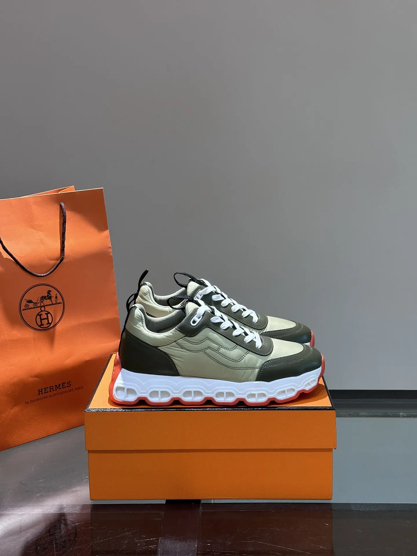 HERMES Hugo 厚底スニーカー グリーン スタイル