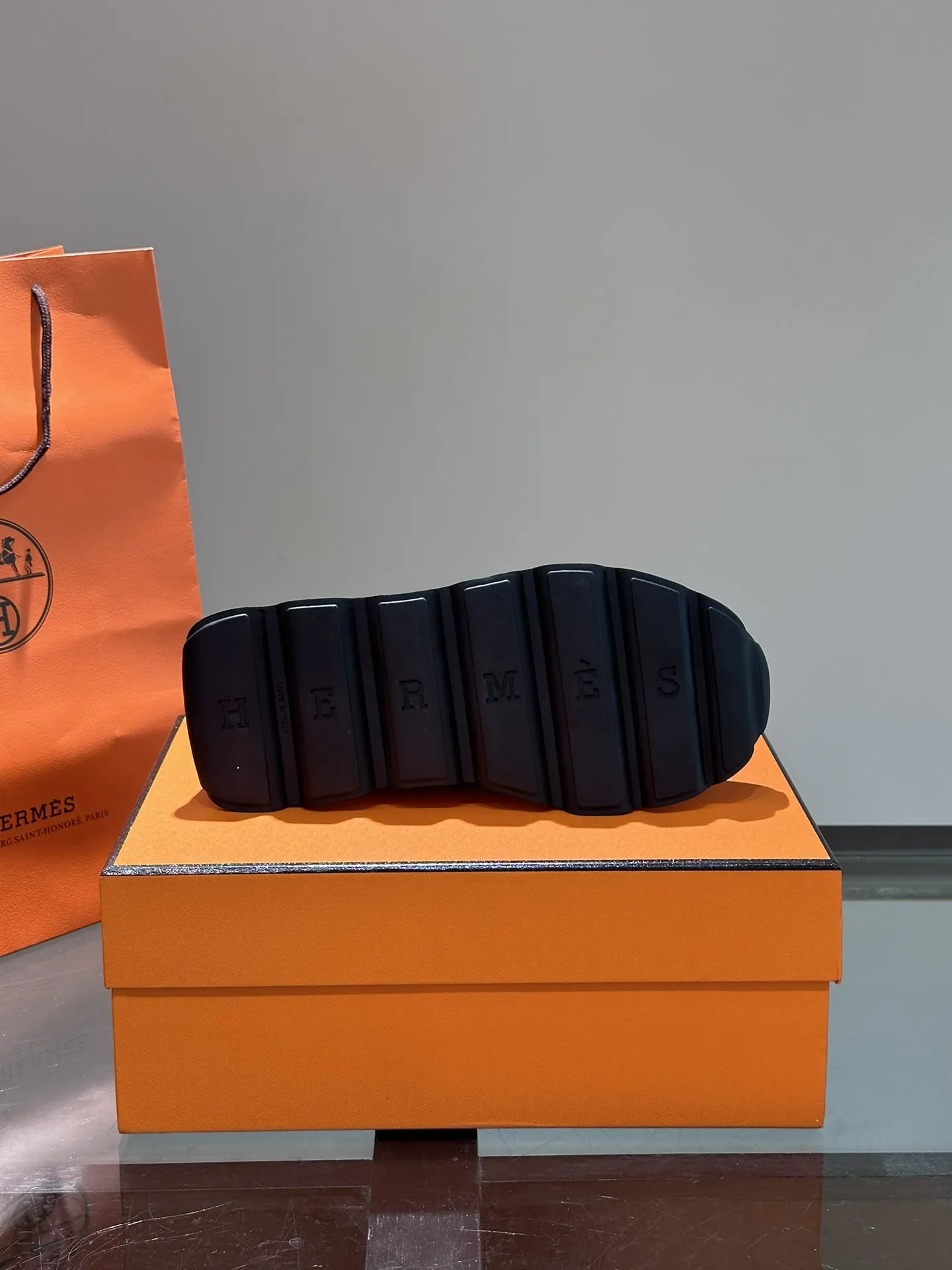 HERMES Hugo 厚底スニーカー ブラック スタイル - 画像 (10)