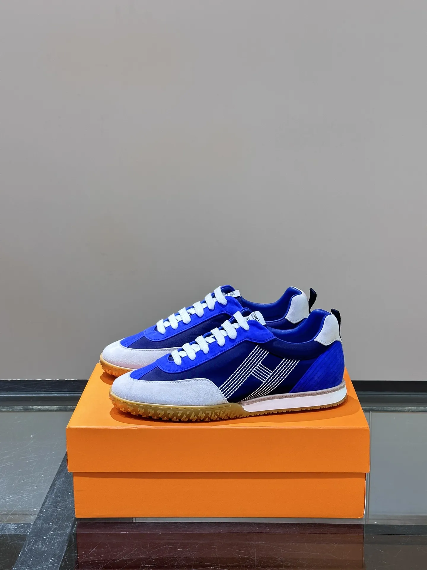 HERMES SS24厚底スニーカー ブルー 新品 - 画像 (4)