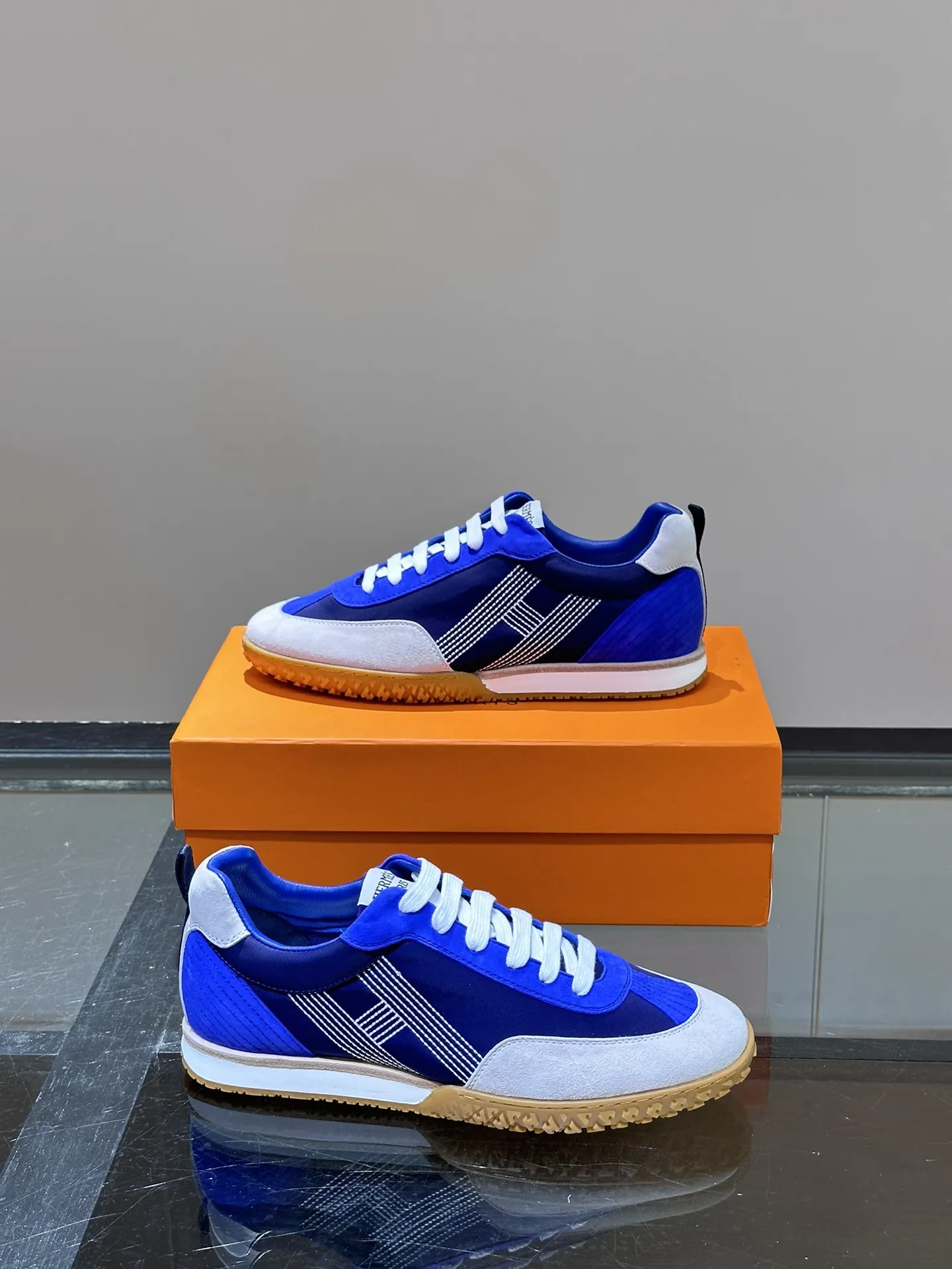 HERMES SS24厚底スニーカー ブルー 新品 - 画像 (5)