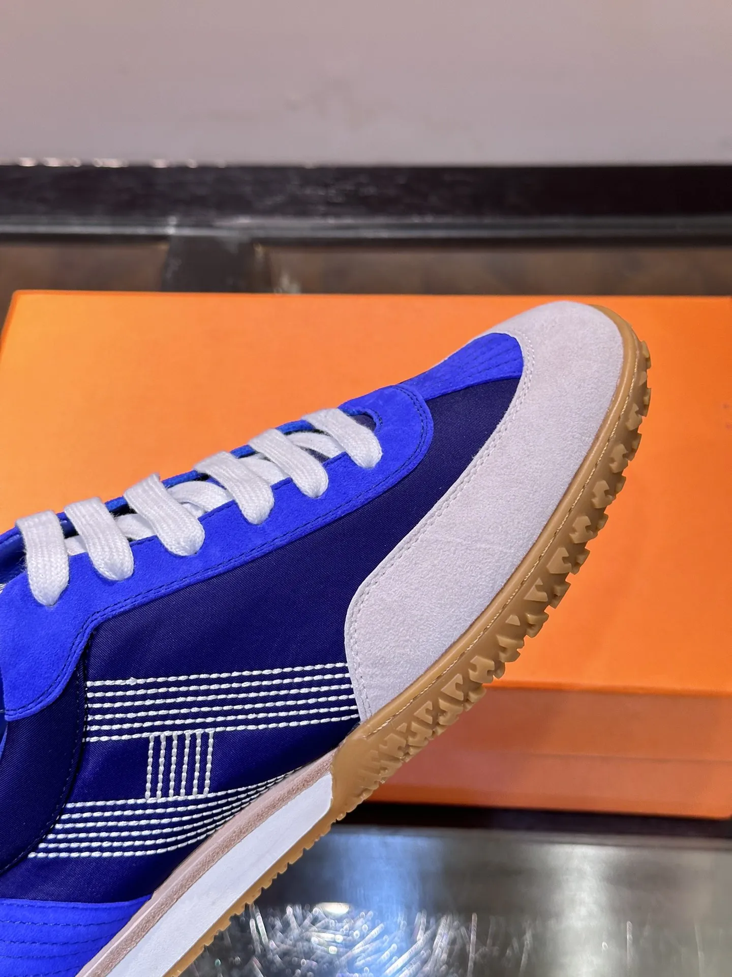 HERMES SS24厚底スニーカー ブルー 新品 - 画像 (9)