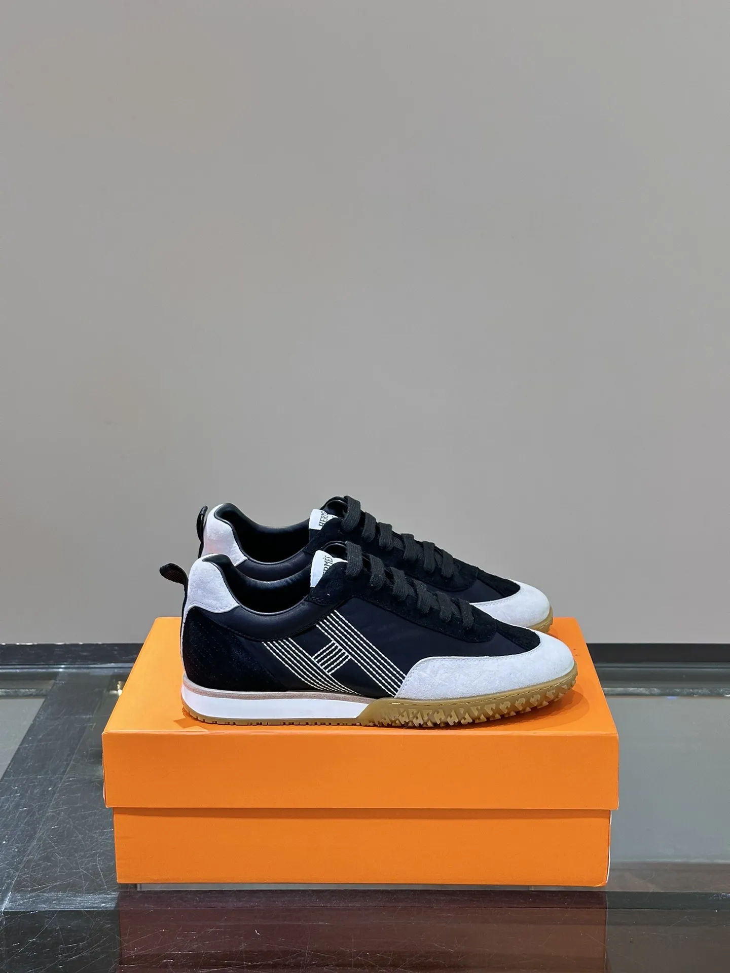 エルメス 厚底スニーカー ブラックホワイト SS24