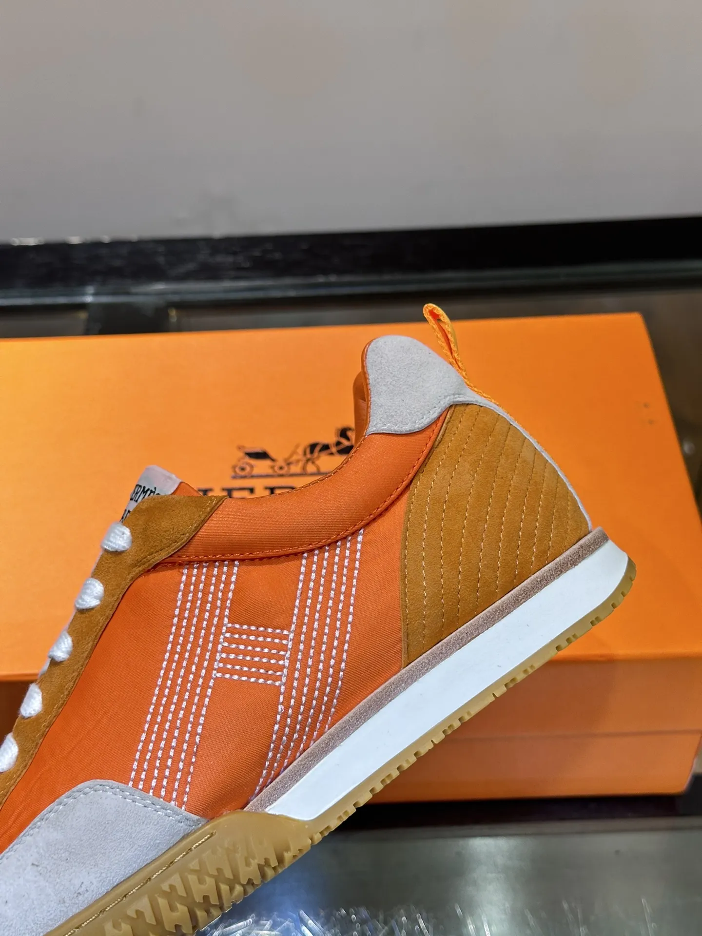 HERMES SS24 オレンジ厚底スニーカー 新作 - 画像 (8)