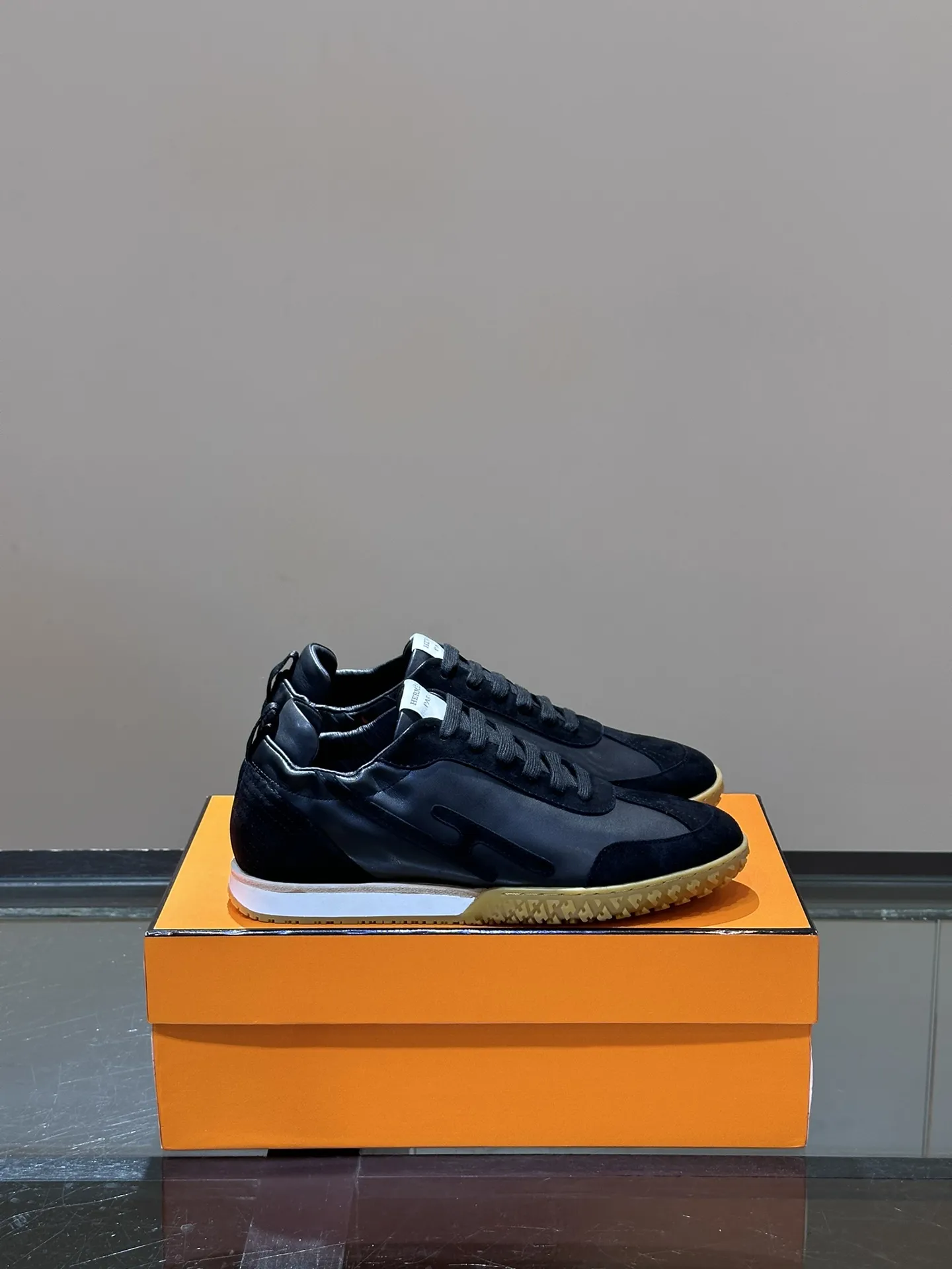 HERMES SS24 ヘロス厚底スニーカー ブラック
