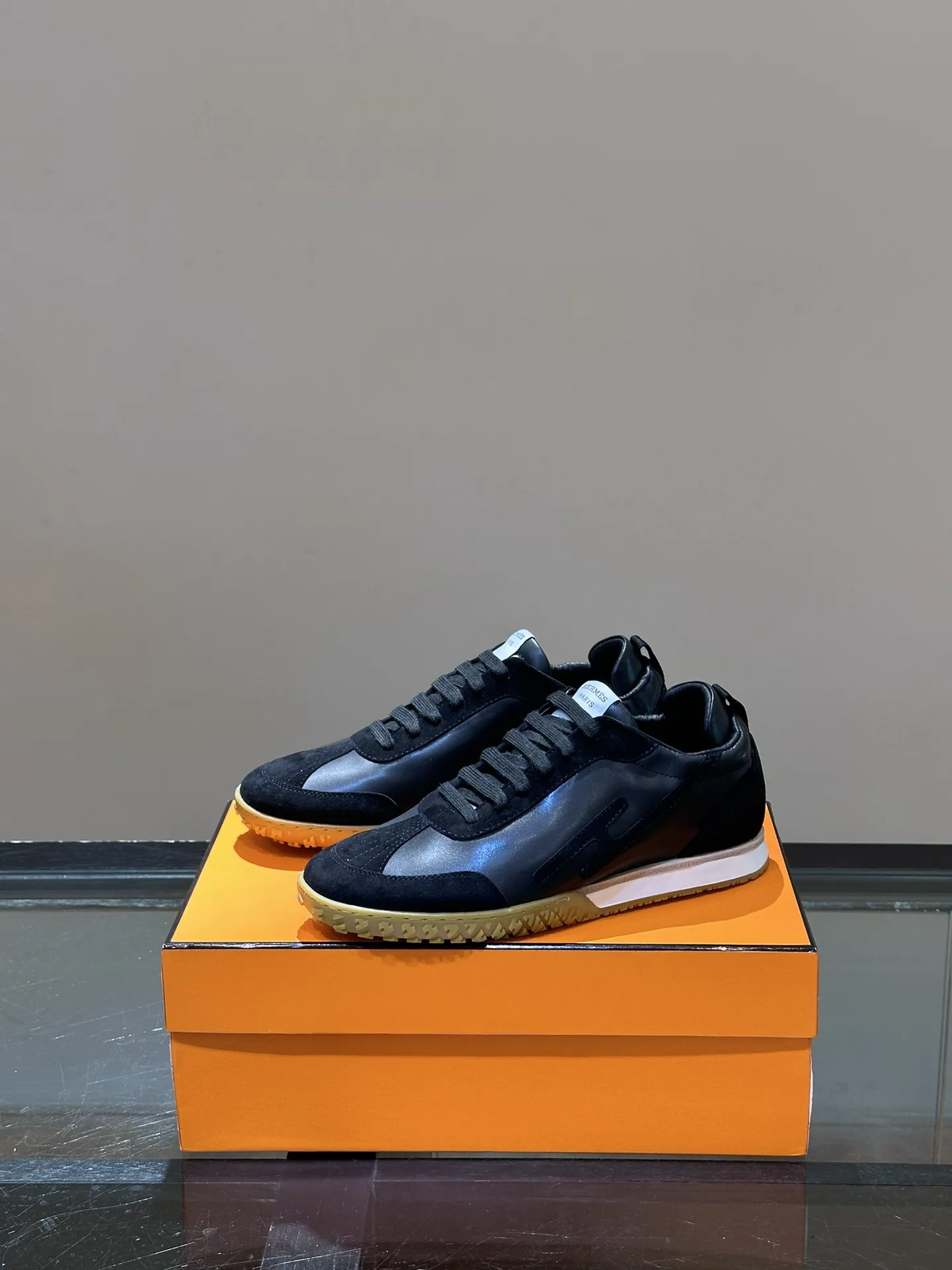 HERMES SS24 ヘロス厚底スニーカー ブラック - 画像 (4)