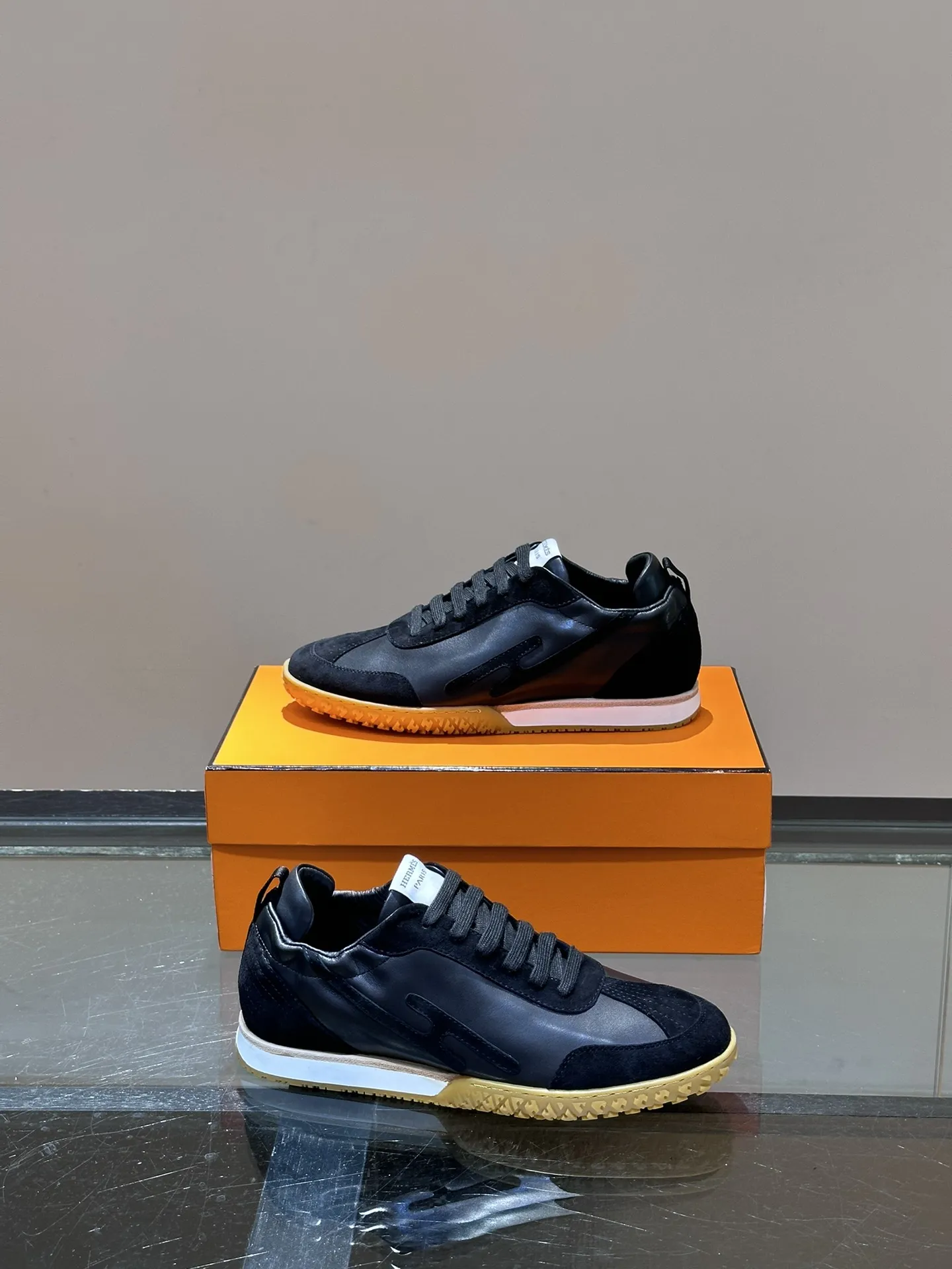 HERMES SS24 ヘロス厚底スニーカー ブラック - 画像 (5)