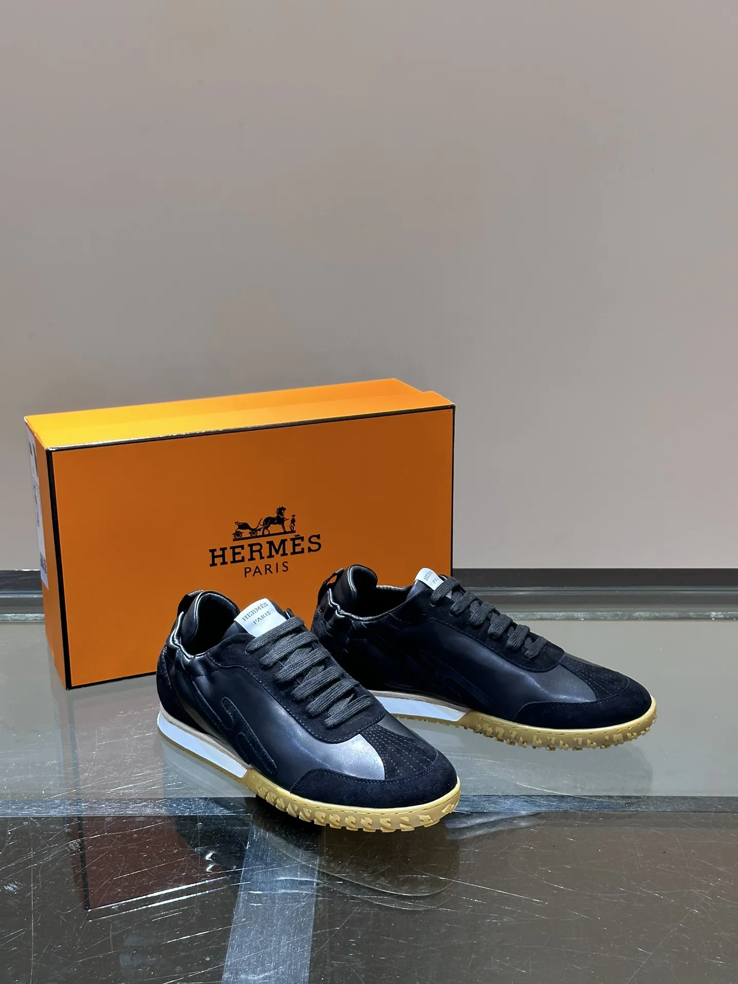 HERMES SS24 ヘロス厚底スニーカー ブラック - 画像 (6)