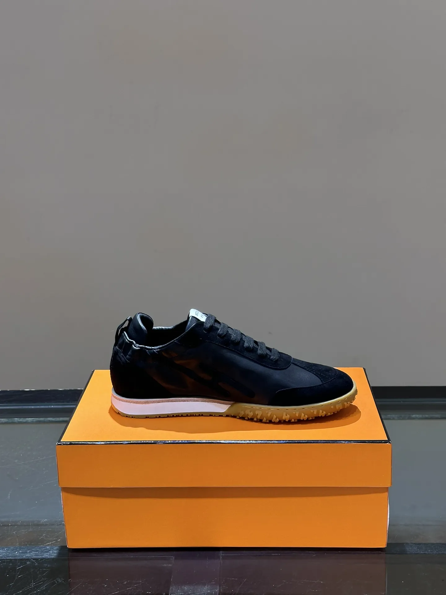 HERMES SS24 ヘロス厚底スニーカー ブラック - 画像 (7)