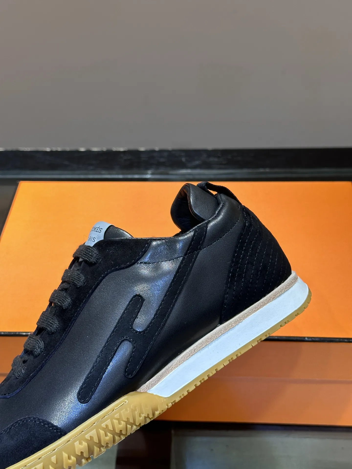 HERMES SS24 ヘロス厚底スニーカー ブラック - 画像 (8)