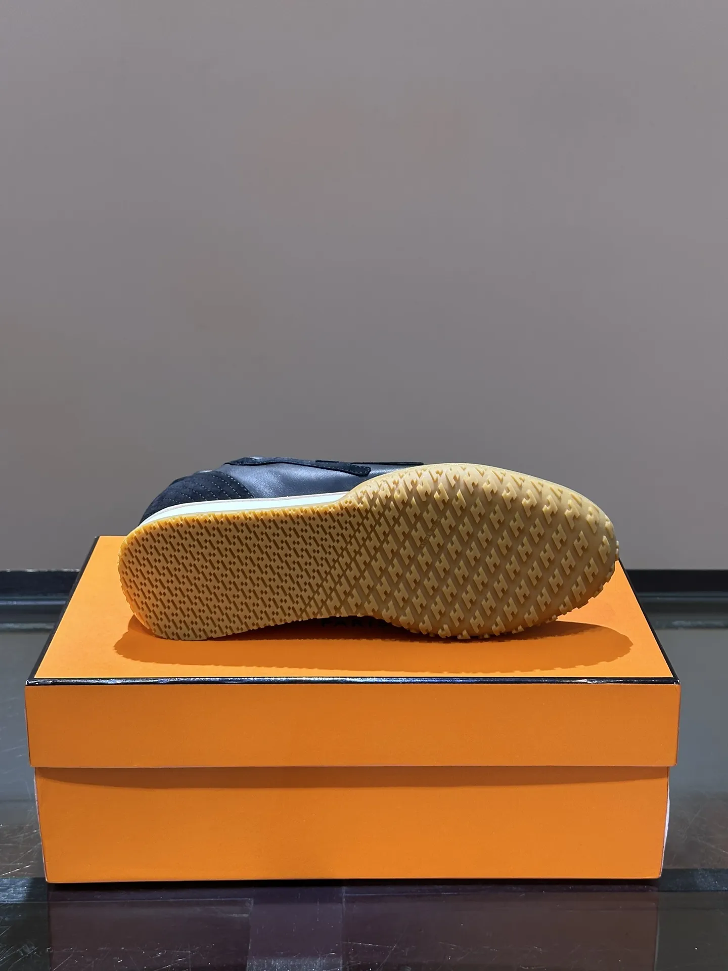 HERMES SS24 ヘロス厚底スニーカー ブラック - 画像 (10)