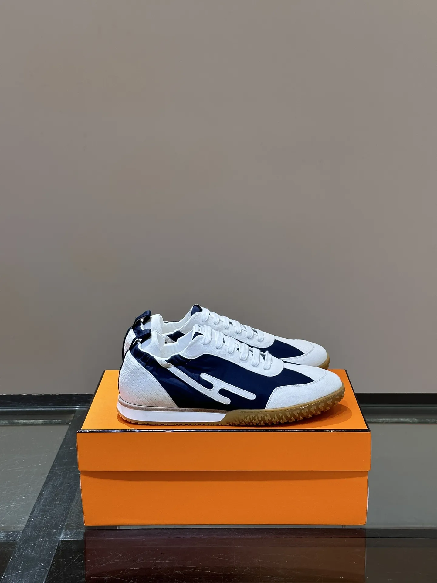 HERMES SS24 ヘロス厚底スニーカー ホワイトネイビー