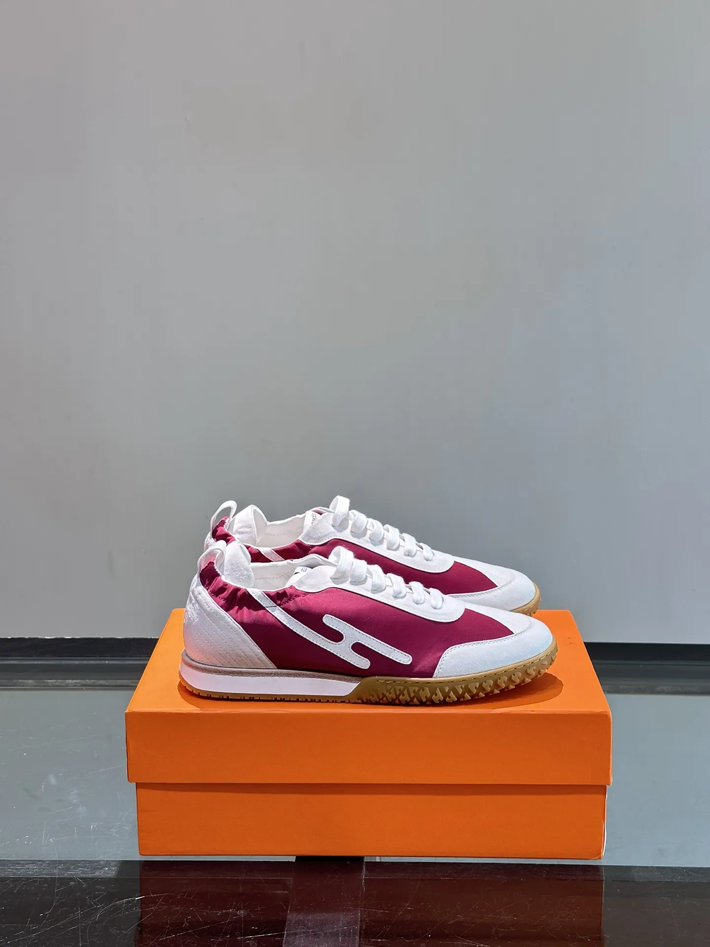 HERMES SS24厚底スニーカー レッド&ホワイト