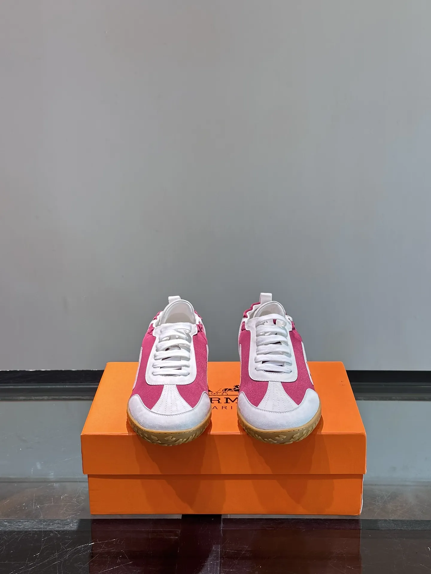 HERMES SS24厚底スニーカー レッド&ホワイト - 画像 (3)