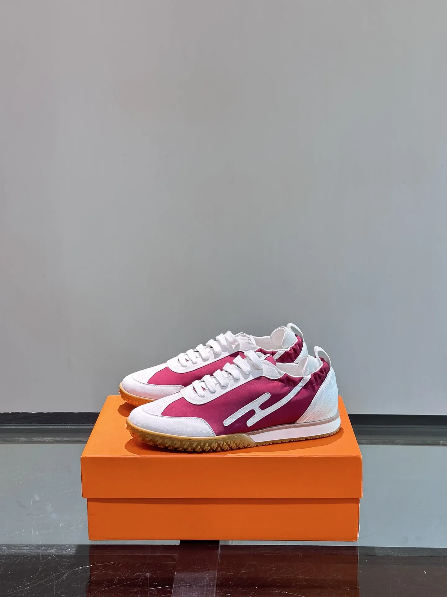 HERMES SS24厚底スニーカー レッド&ホワイト - 画像 (4)