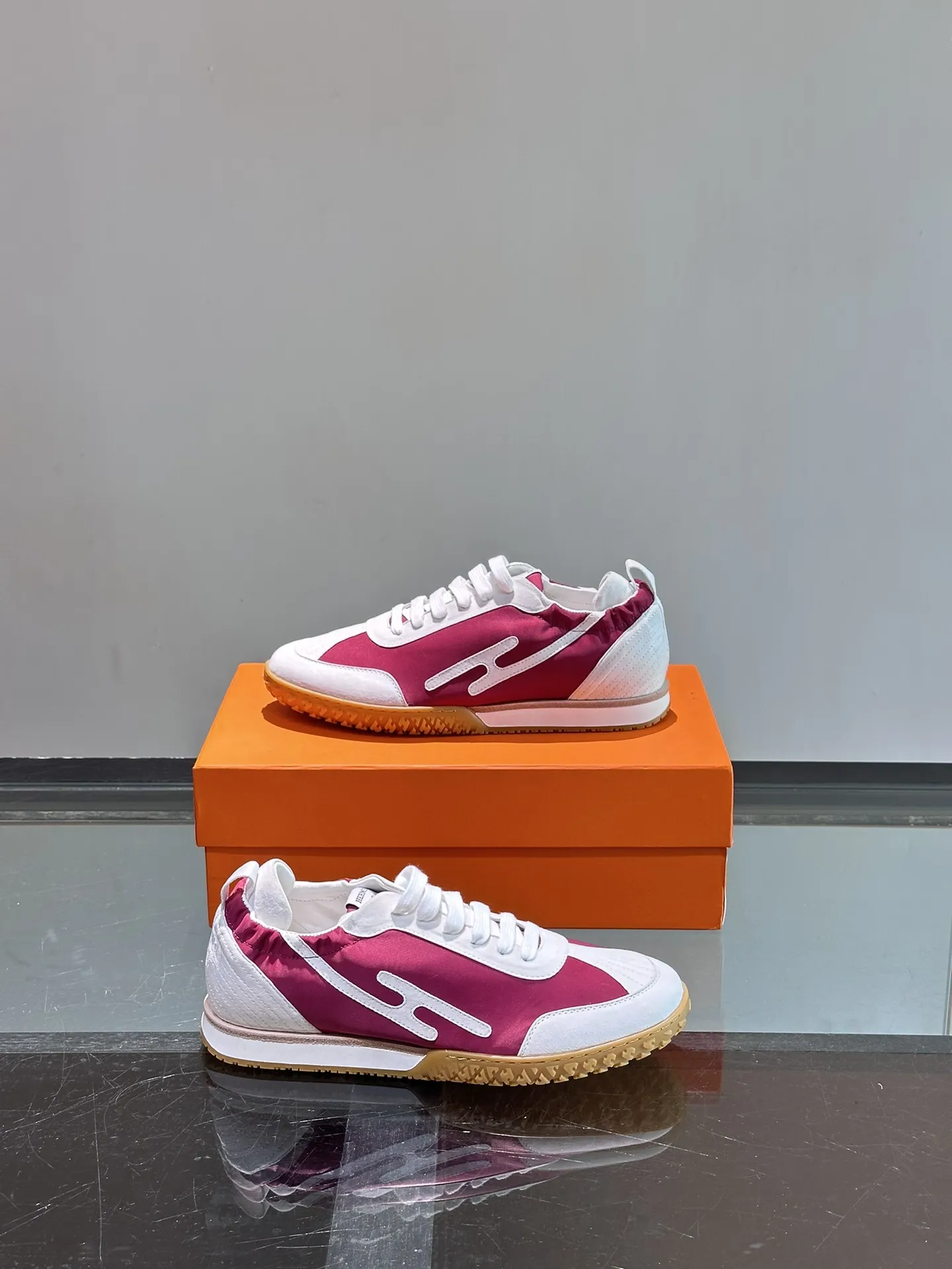 HERMES SS24厚底スニーカー レッド&ホワイト - 画像 (5)