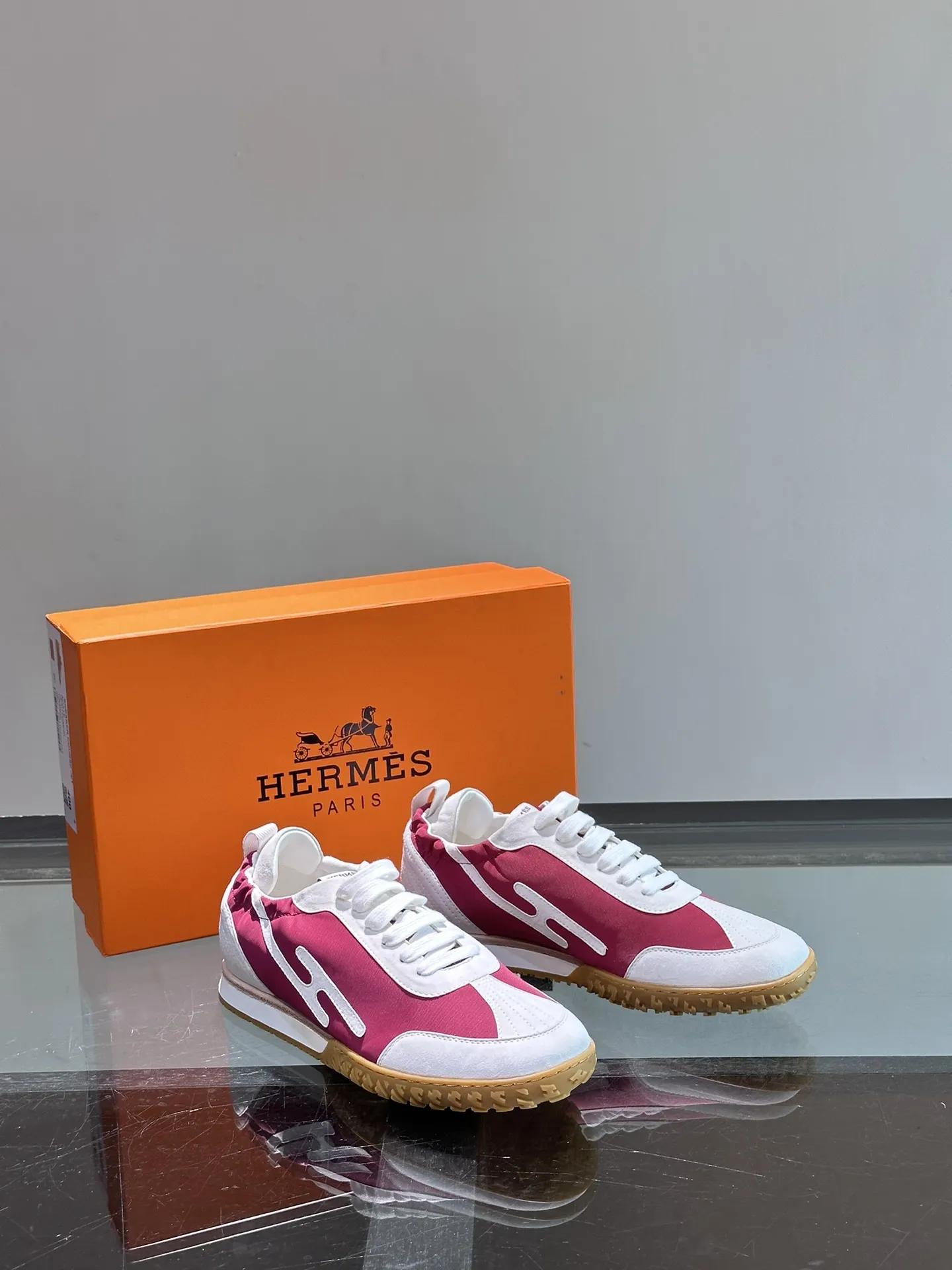 HERMES SS24厚底スニーカー レッド&ホワイト - 画像 (6)