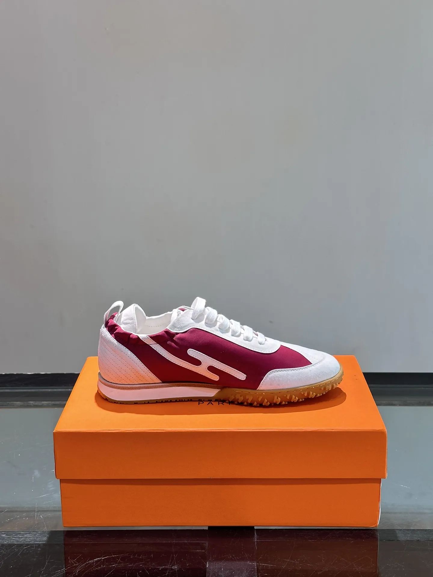 HERMES SS24厚底スニーカー レッド&ホワイト - 画像 (7)