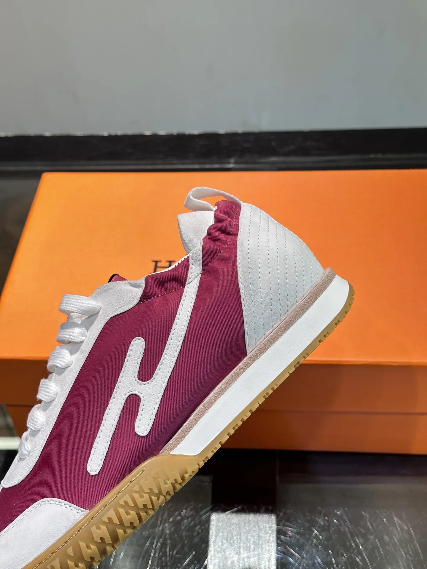 HERMES SS24厚底スニーカー レッド&ホワイト - 画像 (8)