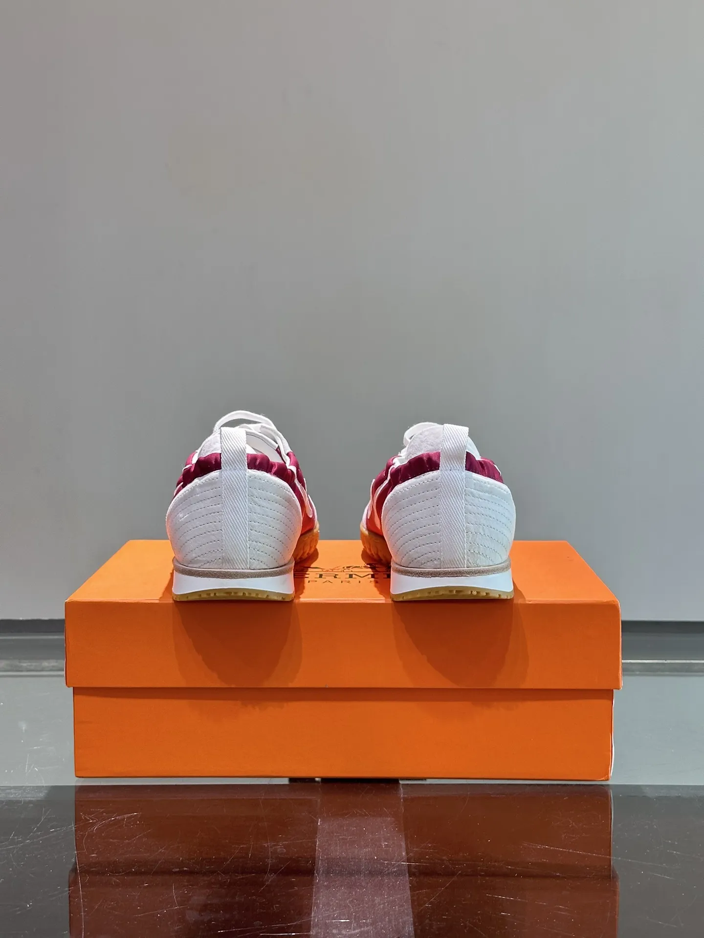 HERMES SS24厚底スニーカー レッド&ホワイト - 画像 (9)