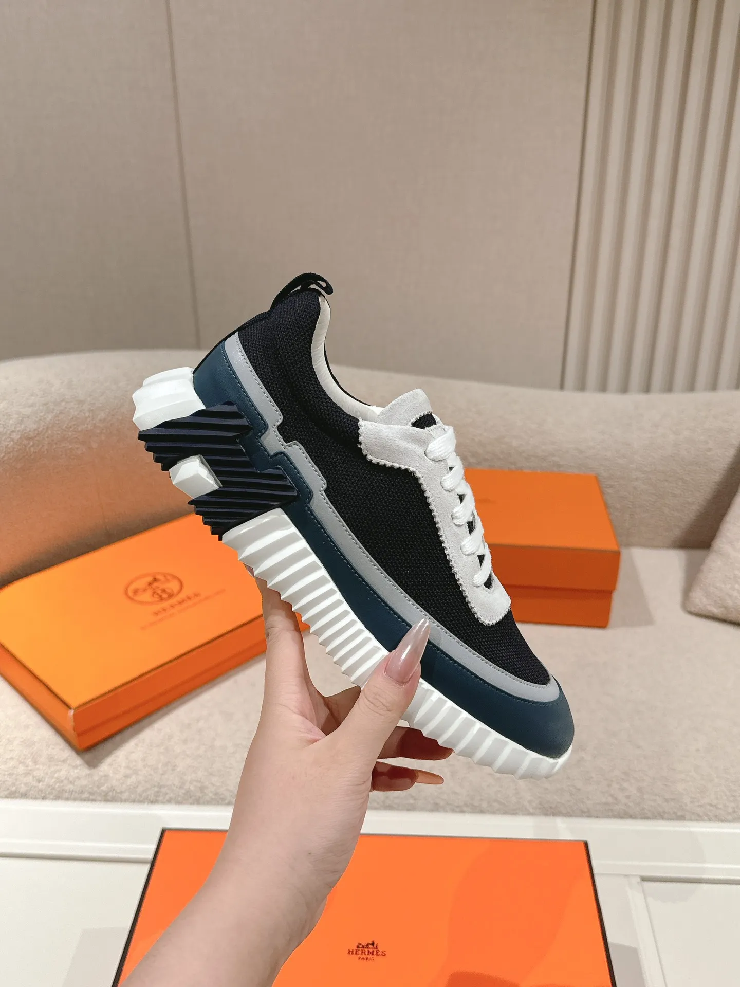 エルメス厚底スニーカー ブラックホワイト カジュアル