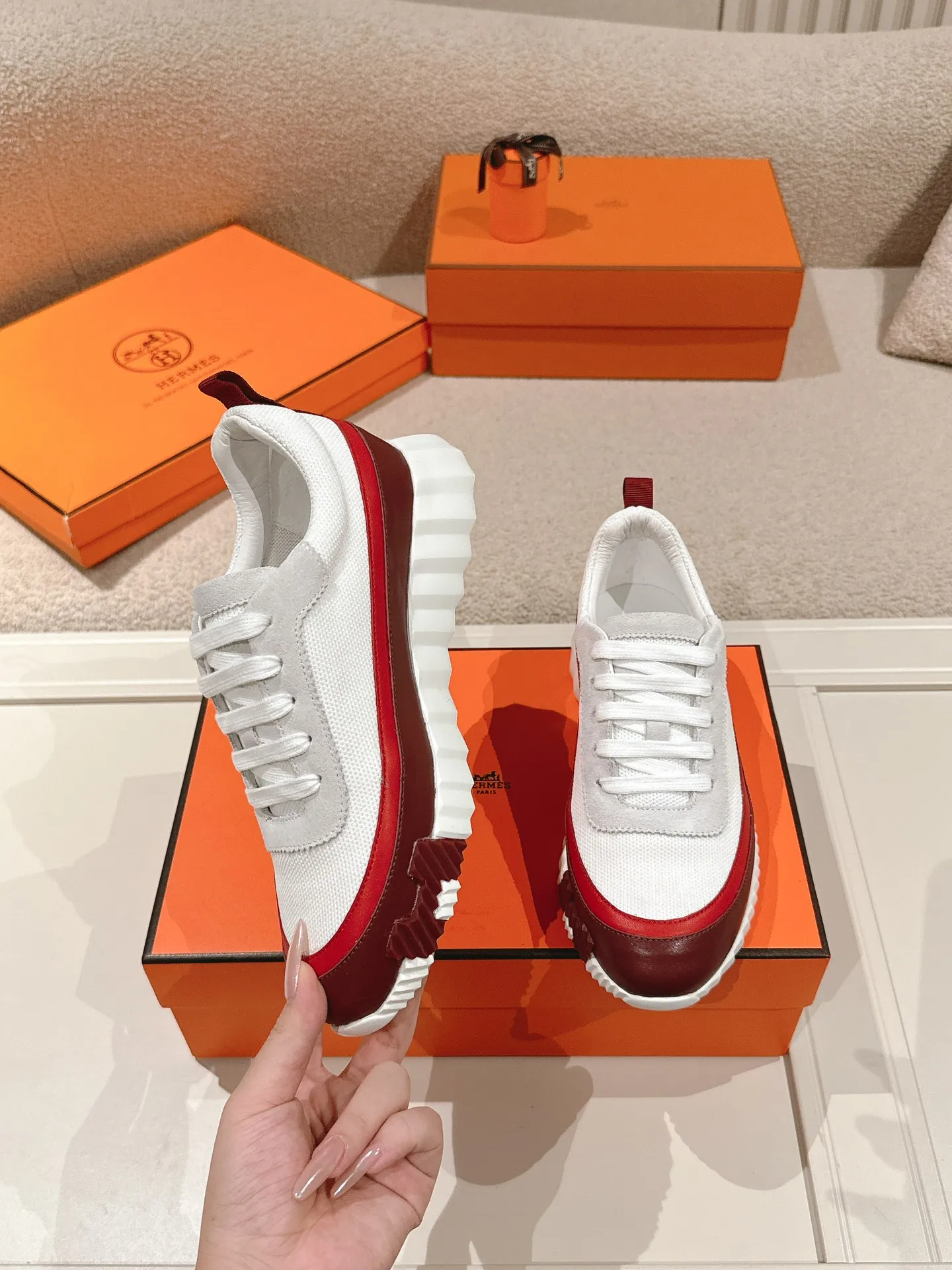 Hermès 厚底スニーカー ホワイトレッド カップルスタイル - 画像 (5)